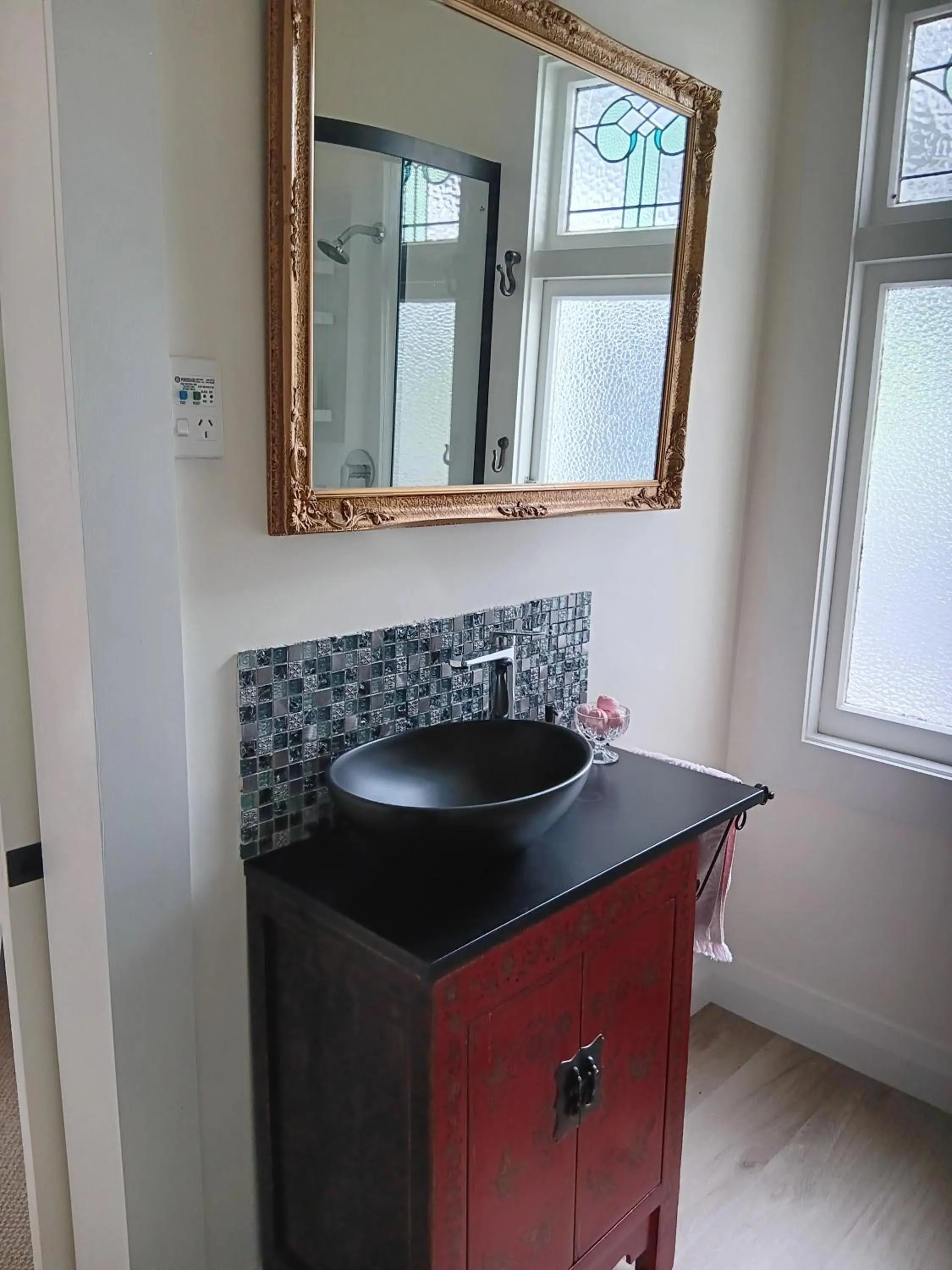 Bathroom in Folster Gardens Bed and Breakfast