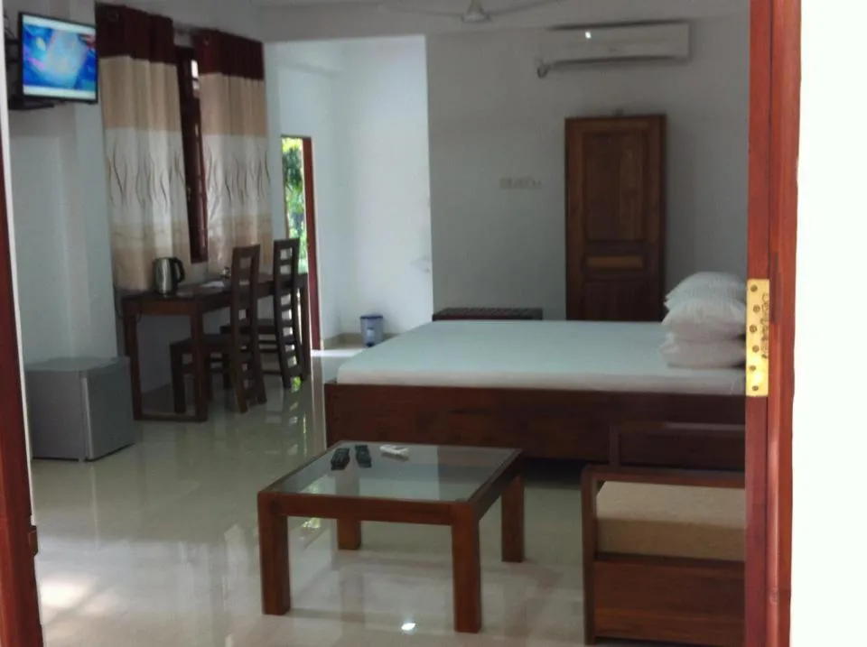 Photo of the whole room in Gem Field Rest