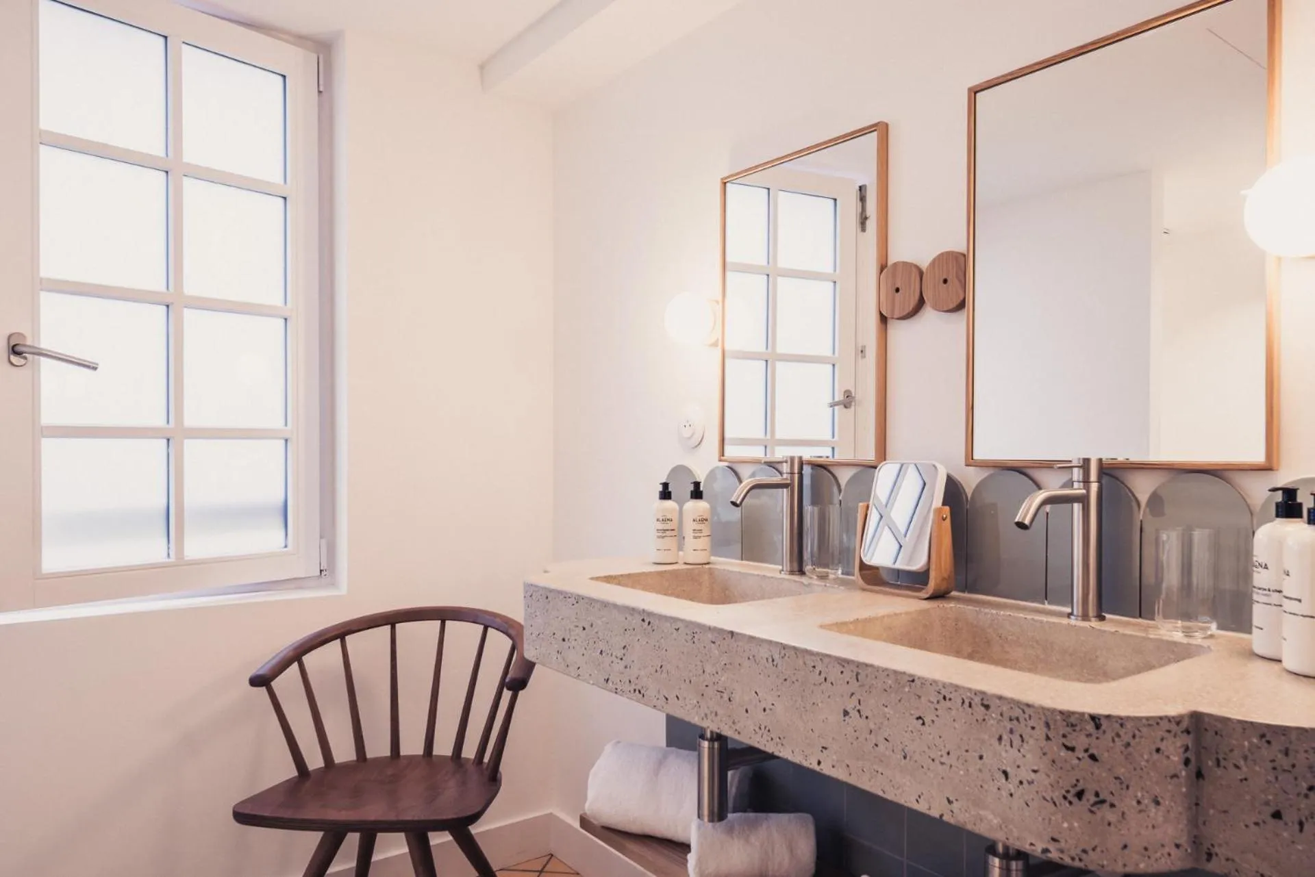 Bathroom in Hôtel INDARRA & SPA - Piscine