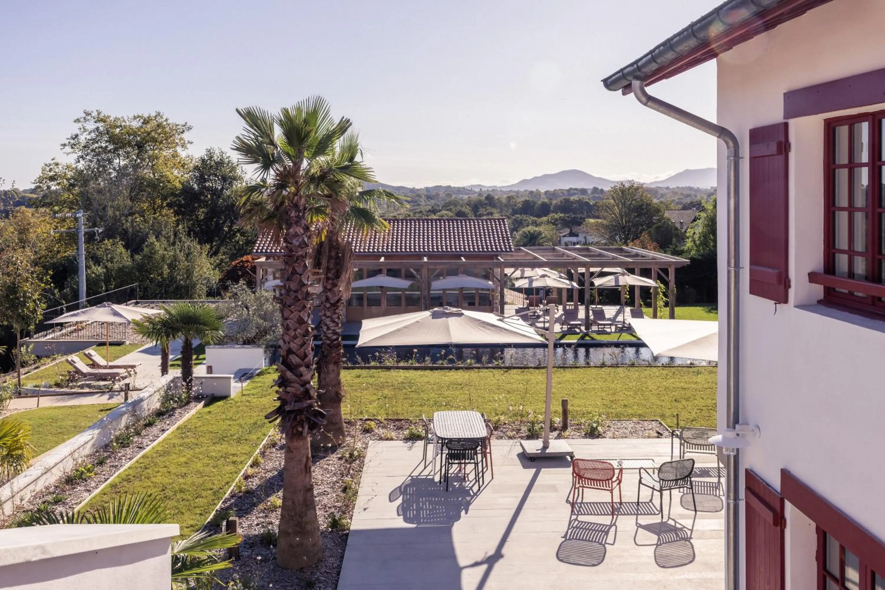 Balcony/Terrace in Hôtel INDARRA & SPA - Piscine