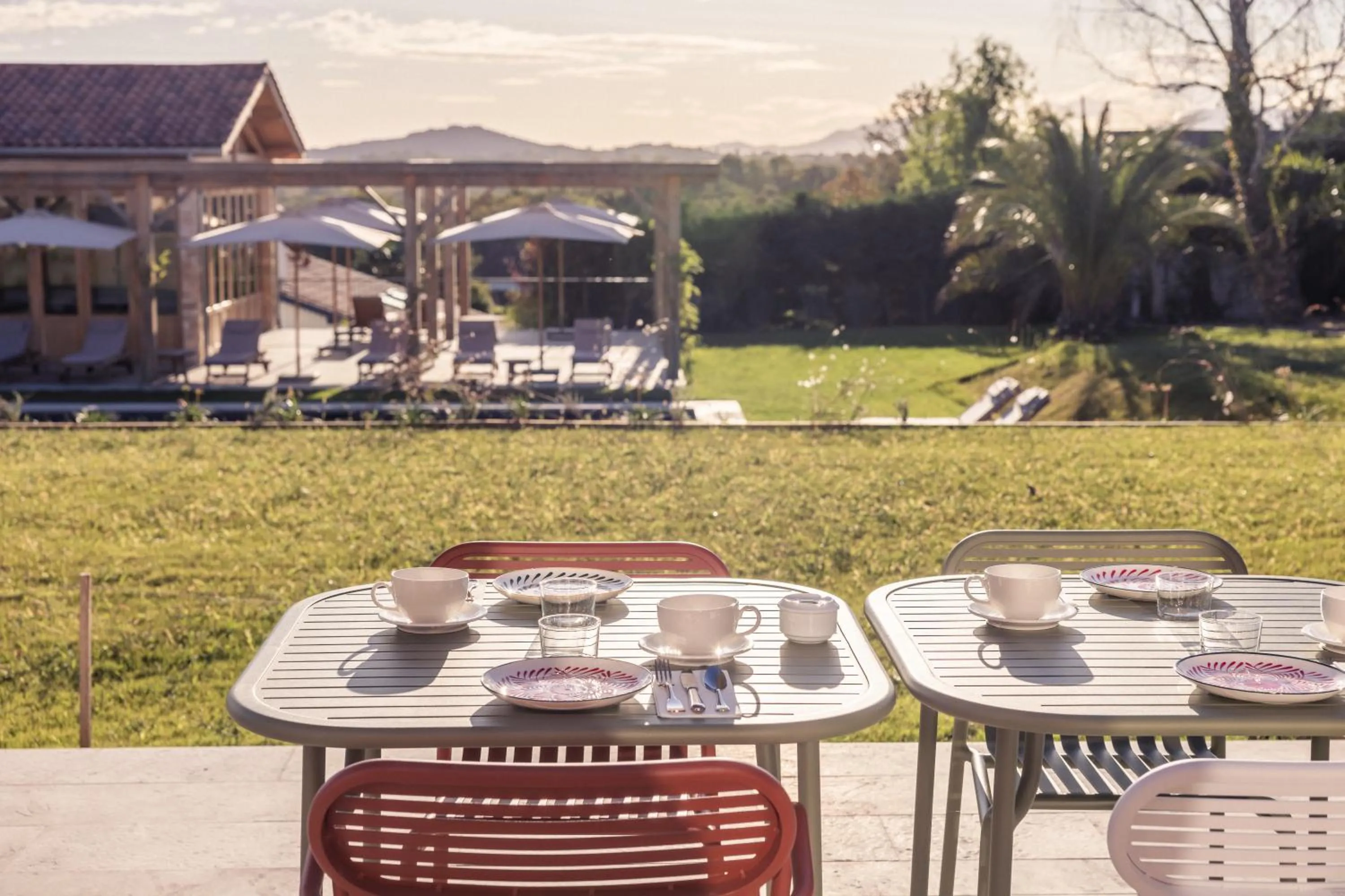 Balcony/Terrace in Hôtel INDARRA & SPA - Piscine