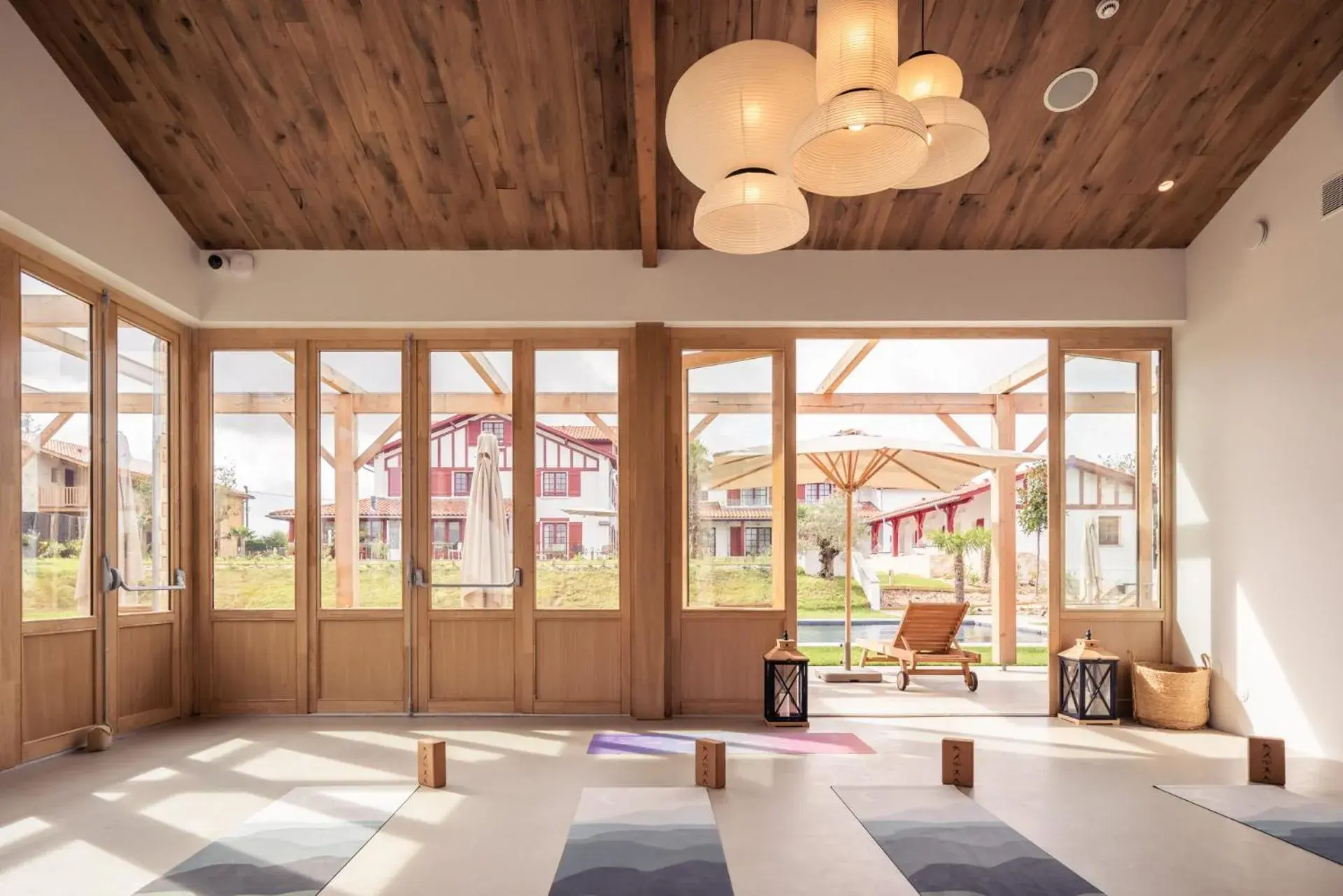 Fitness centre/facilities in Hôtel INDARRA & SPA - Piscine Fitness centre/facilities in Hôtel INDARRA & SPA - Piscine