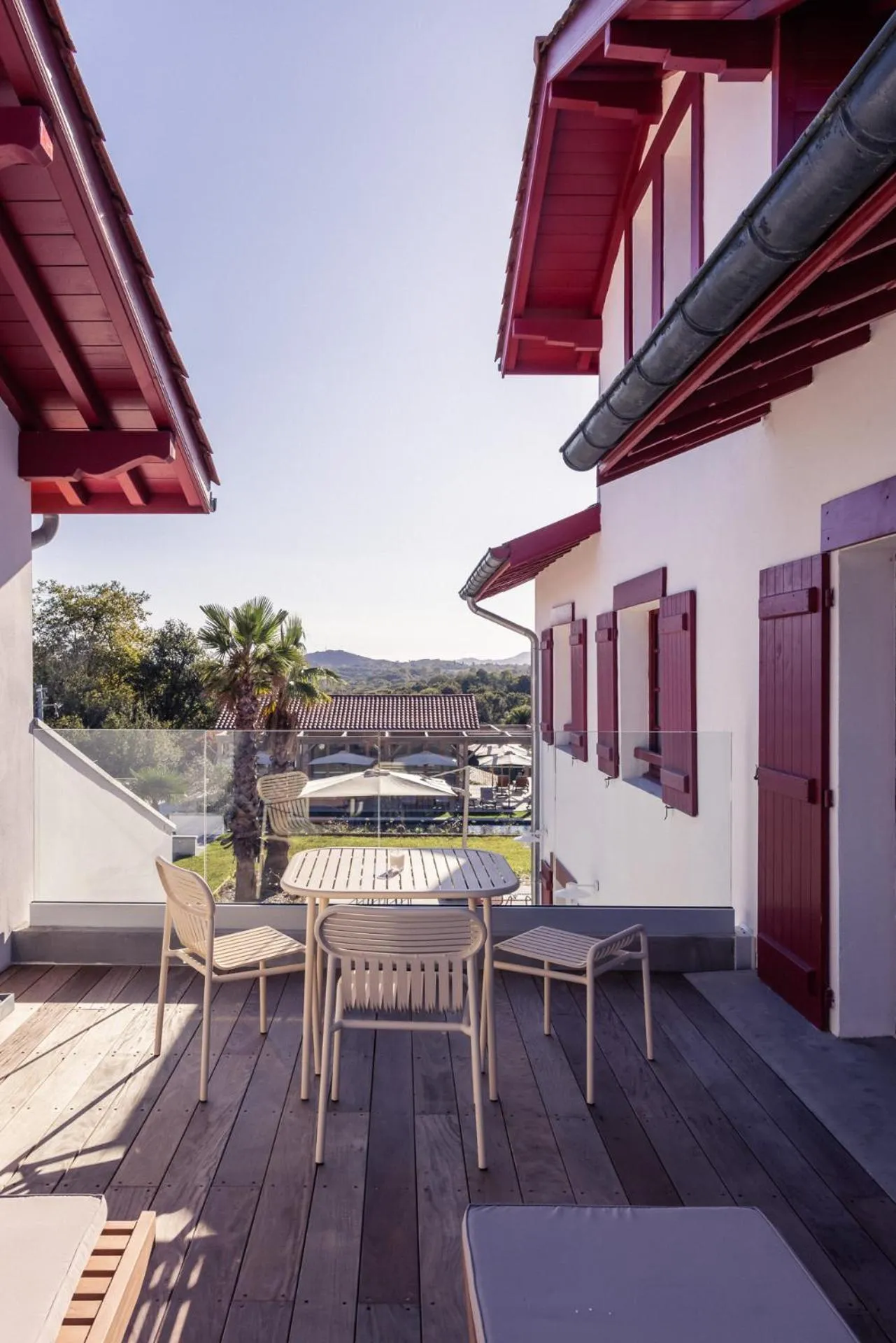 Property building in Hôtel INDARRA & SPA - Piscine