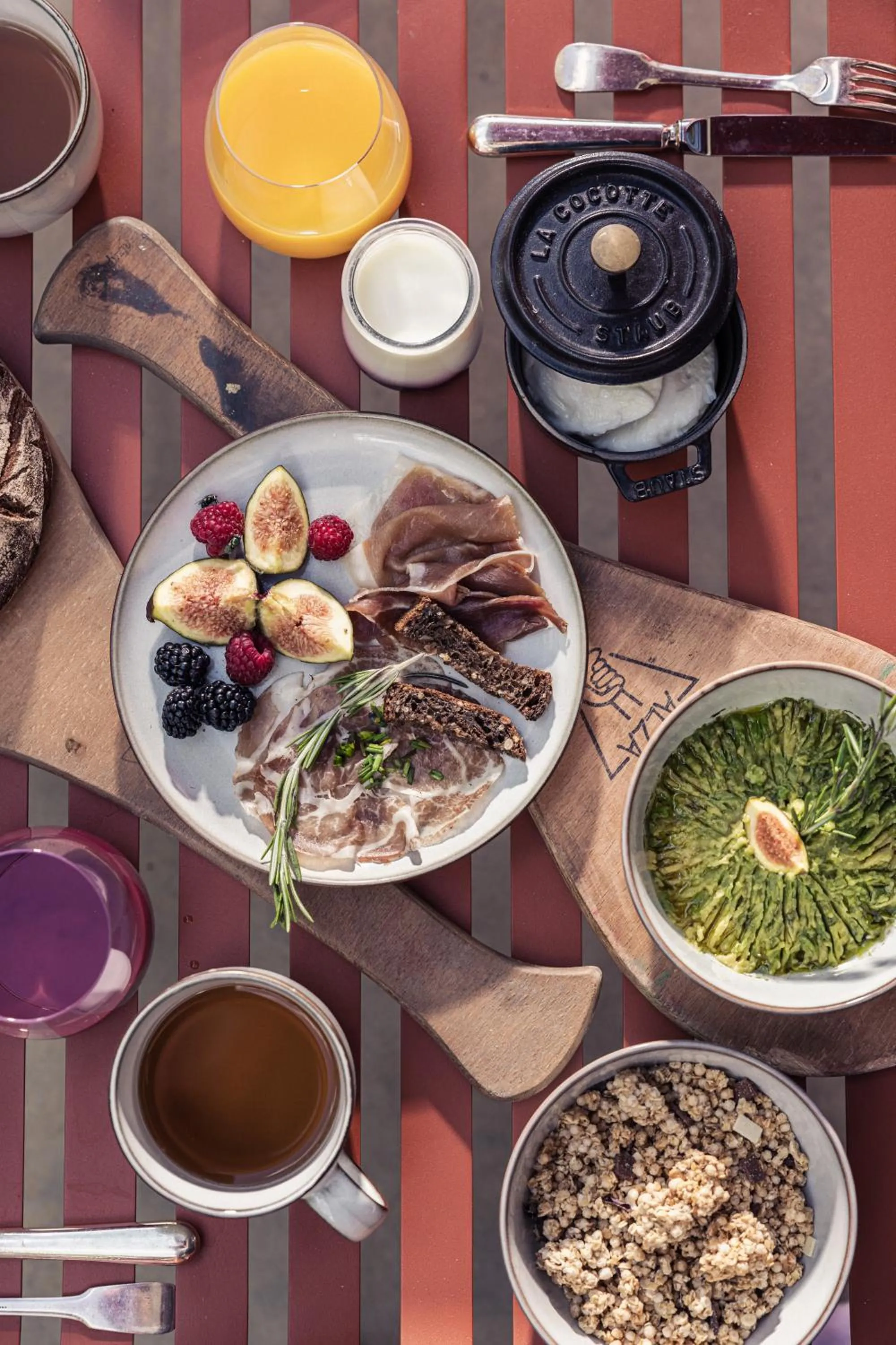 Food and drinks in Hôtel INDARRA & SPA - Piscine