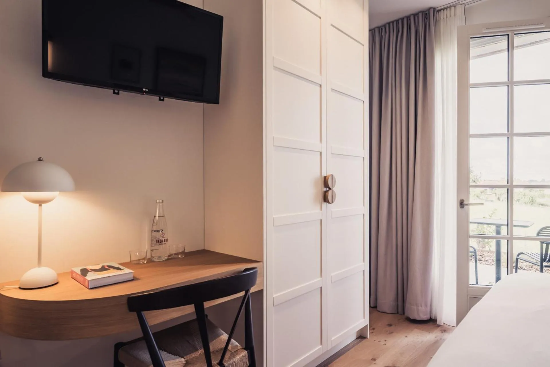 Bed in Hôtel INDARRA & SPA - Piscine