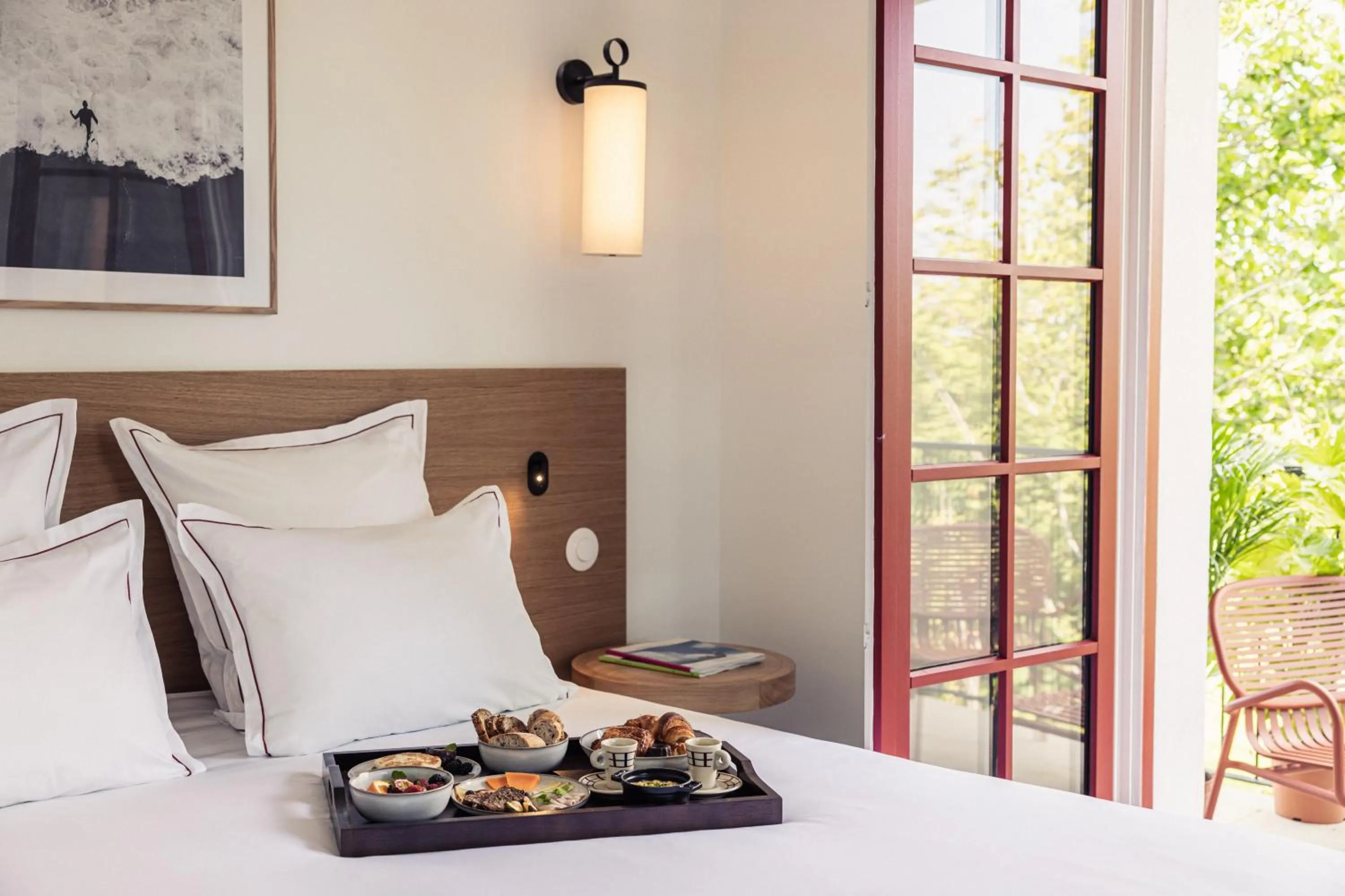 Breakfast, Bed in Hôtel INDARRA & SPA - Piscine