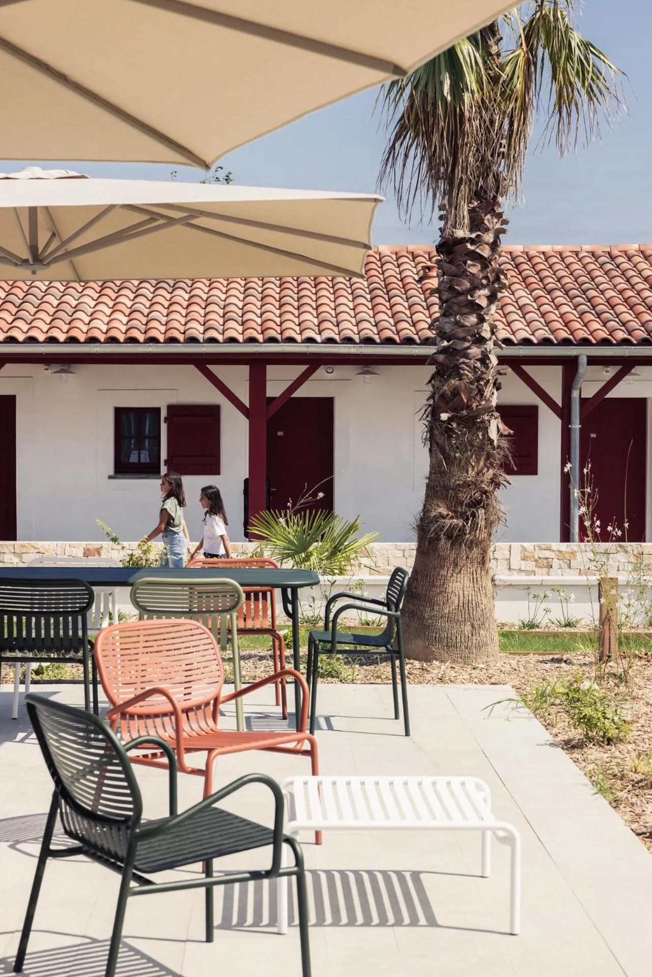 Patio in Hôtel INDARRA & SPA - Piscine