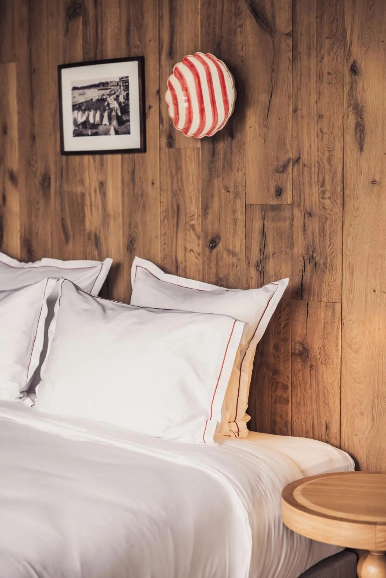 Bed in Hôtel INDARRA & SPA - Piscine