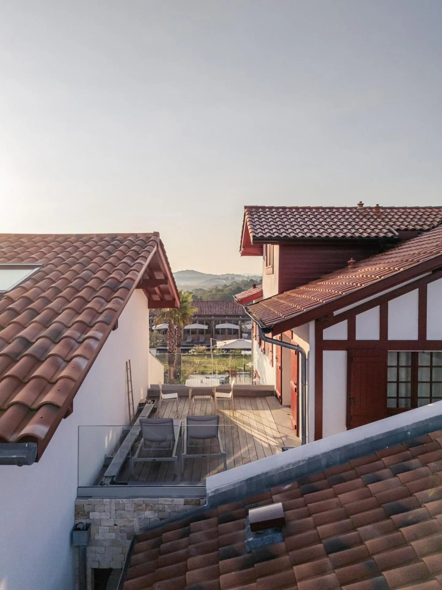 Patio in Hôtel INDARRA & SPA - Piscine