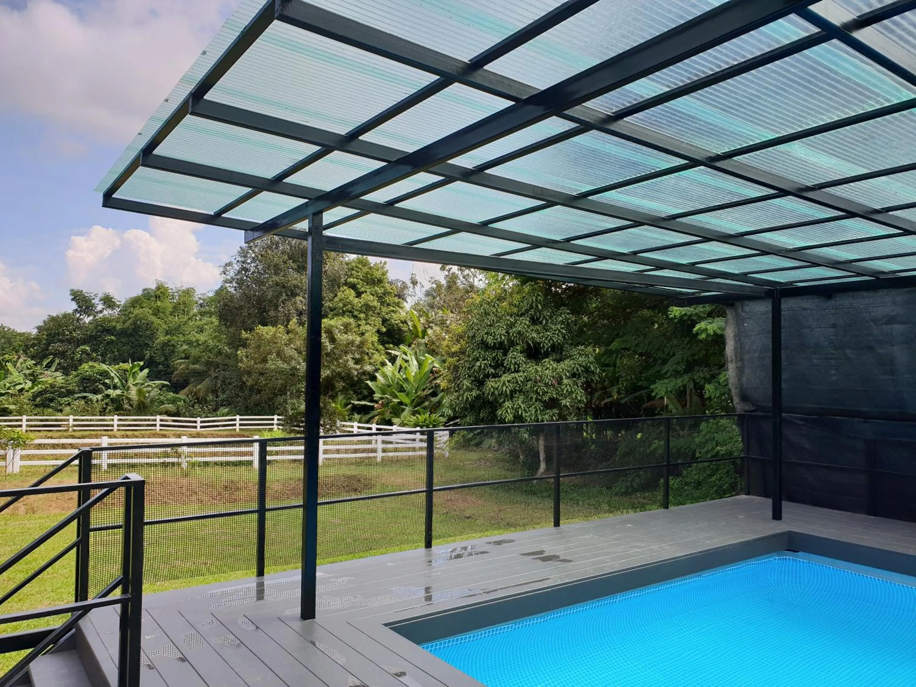 Swimming pool in Phutawan Pundao