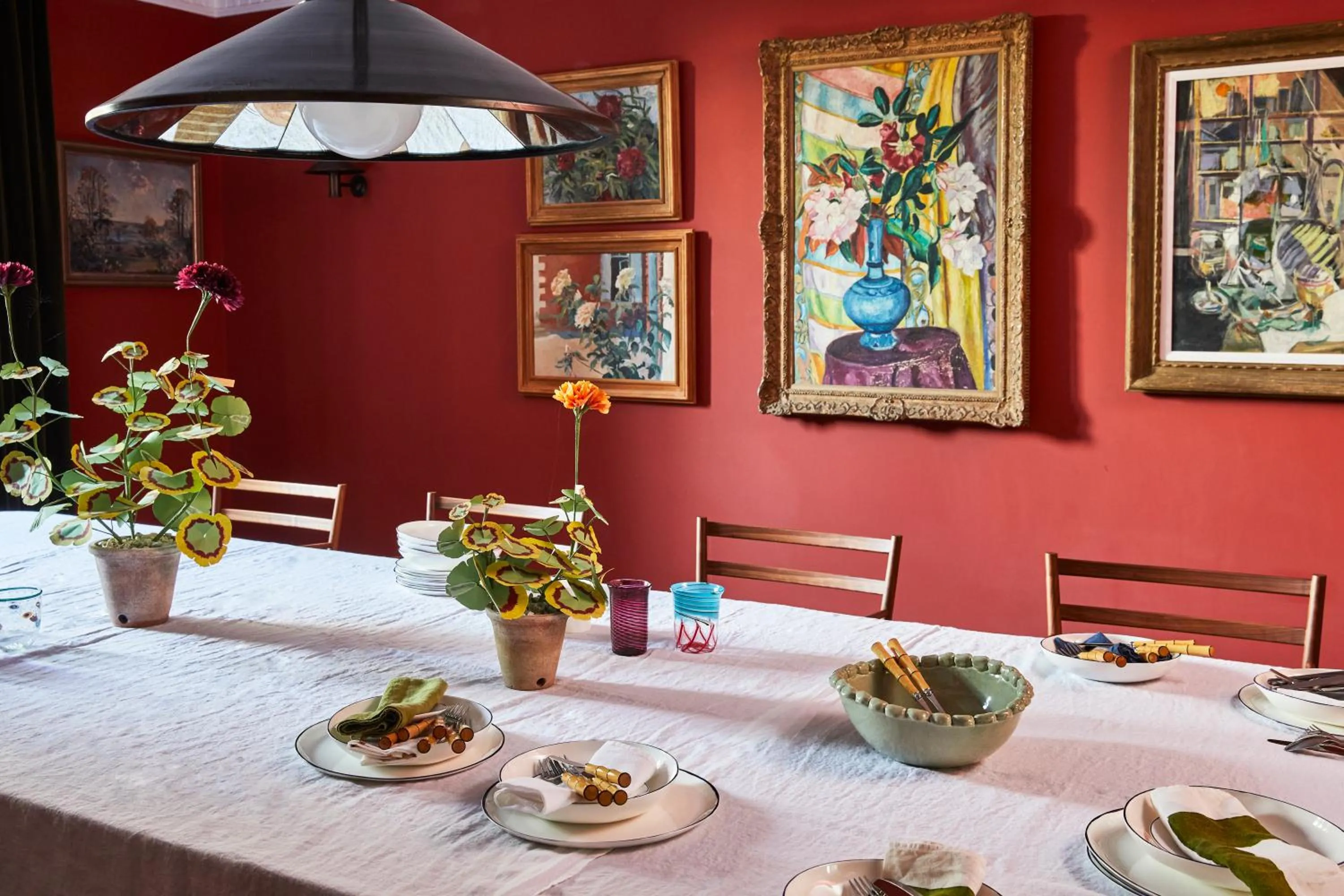 Dining area in Oakley Court