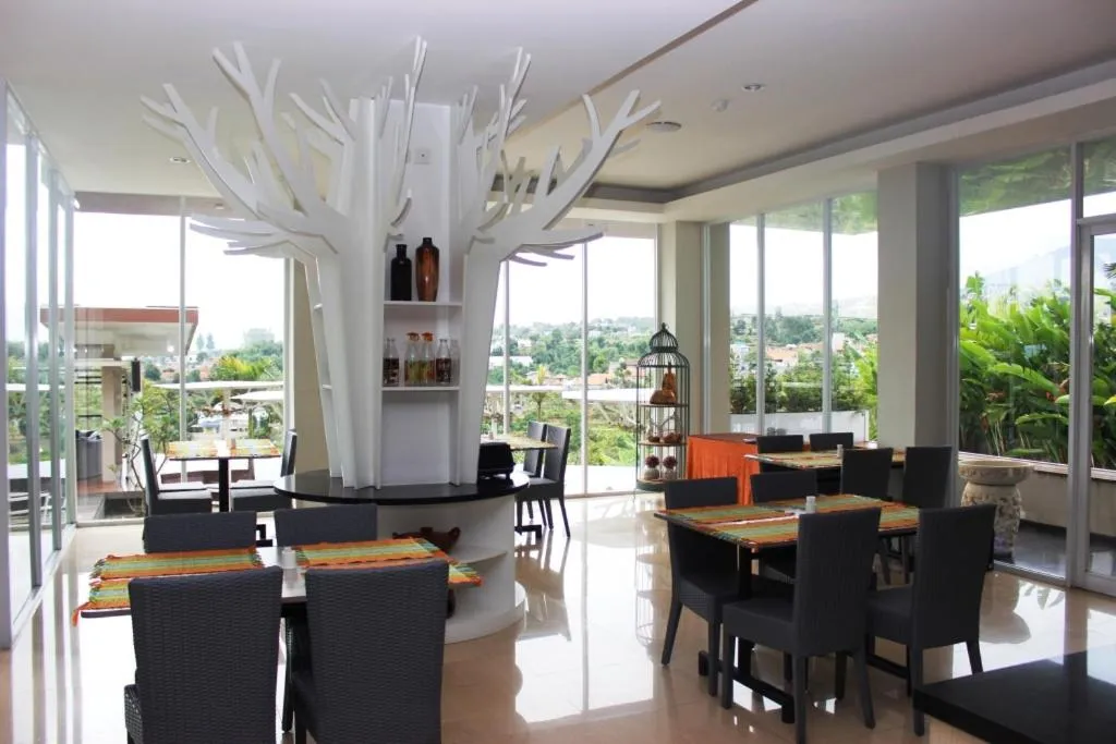 Restaurant/places to eat in Moscato Hotel