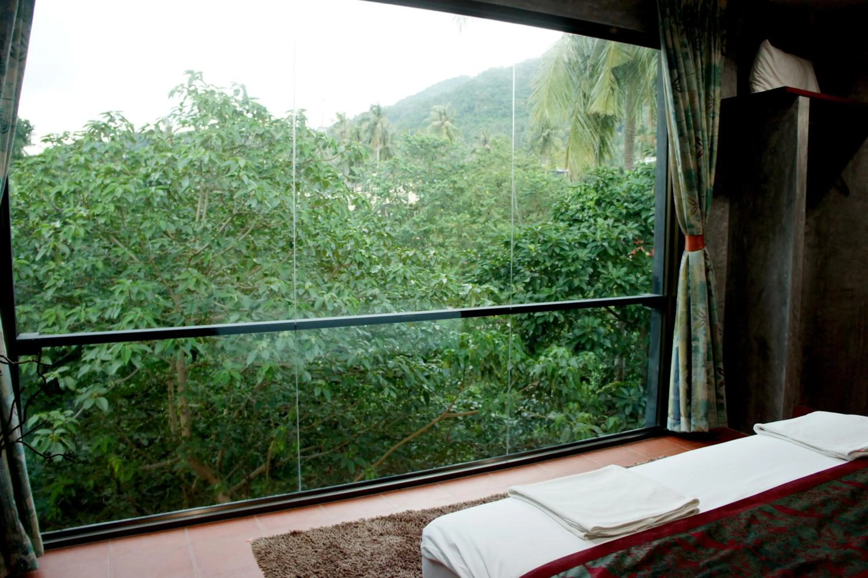 Bed in White Jail at Koh Tao Hostel