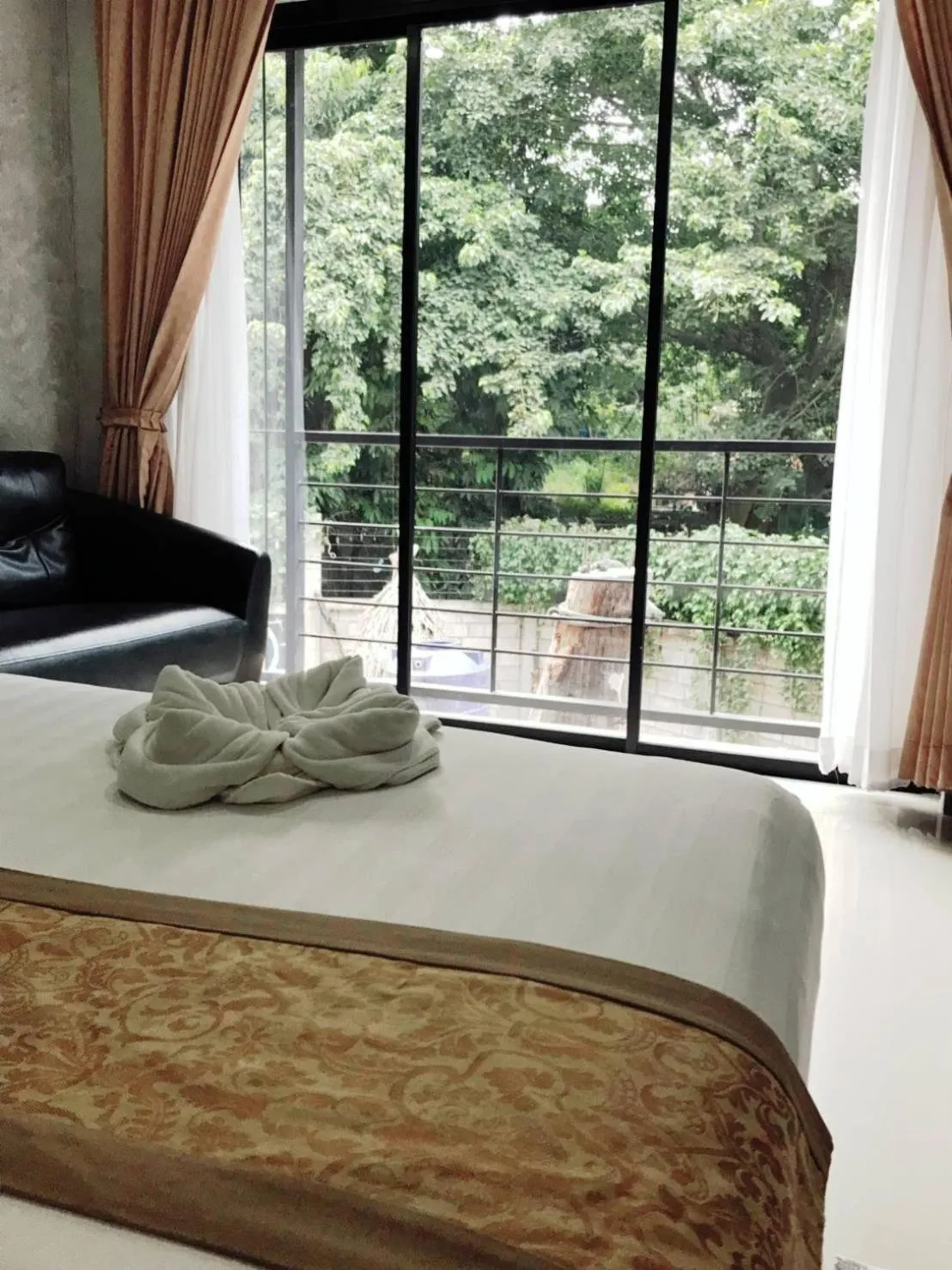 Bed in White Jail at Koh Tao Hostel