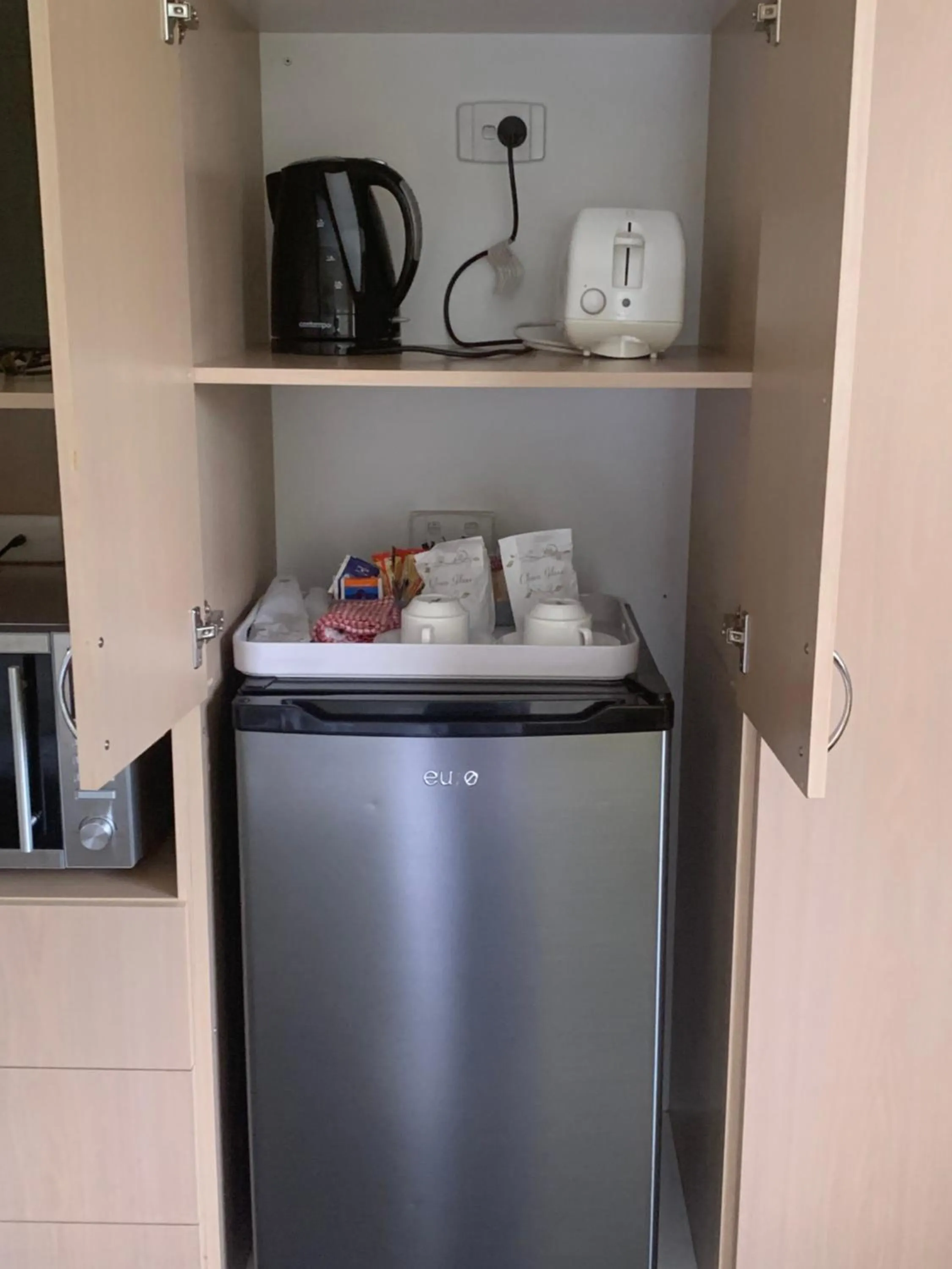 Kitchen or kitchenette in Temora Motel