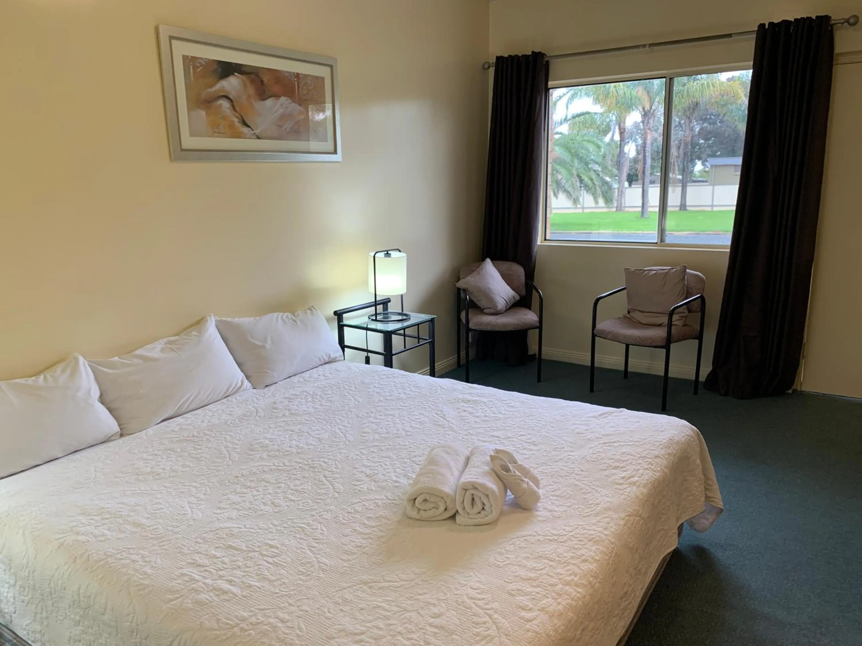Bedroom, Bed in Temora Motel