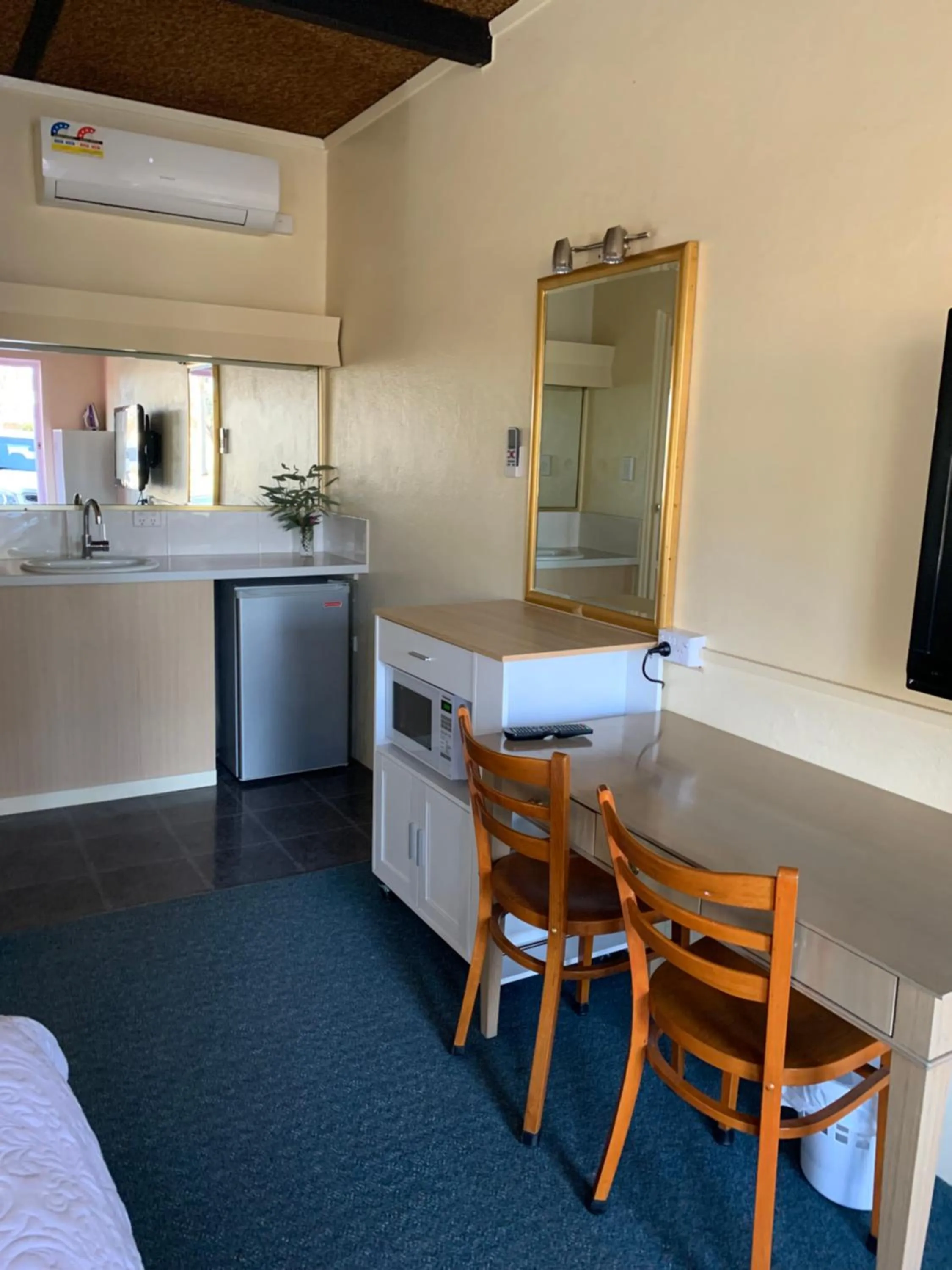 Dining area in Temora Motel