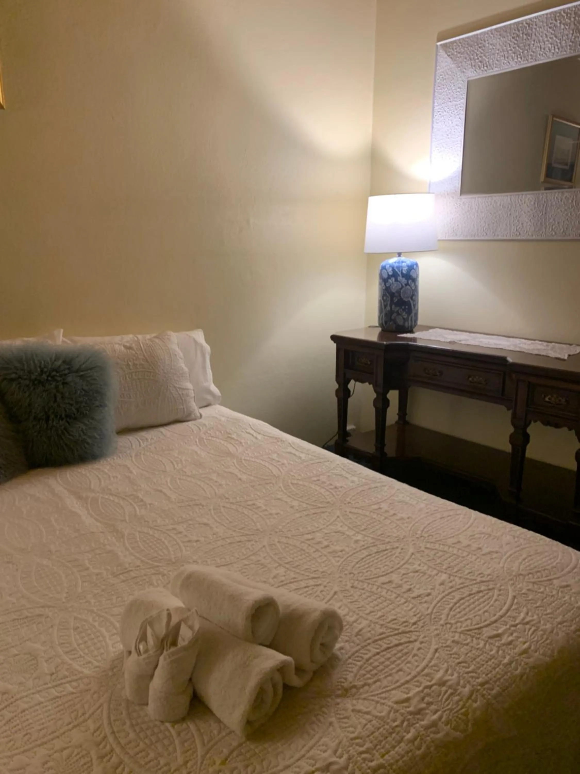 Bedroom, Bed in Temora Motel