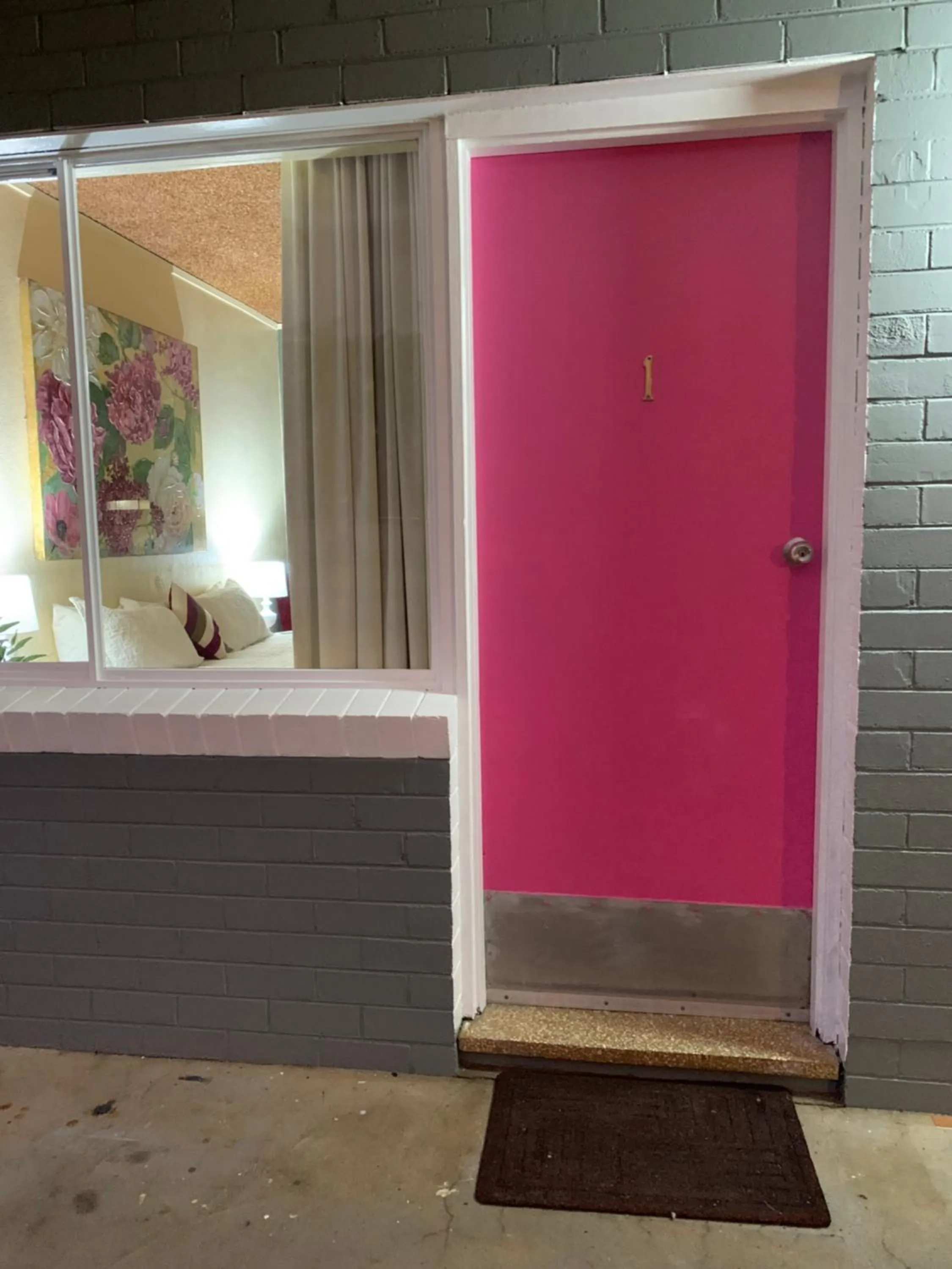 Facade/entrance in Temora Motel