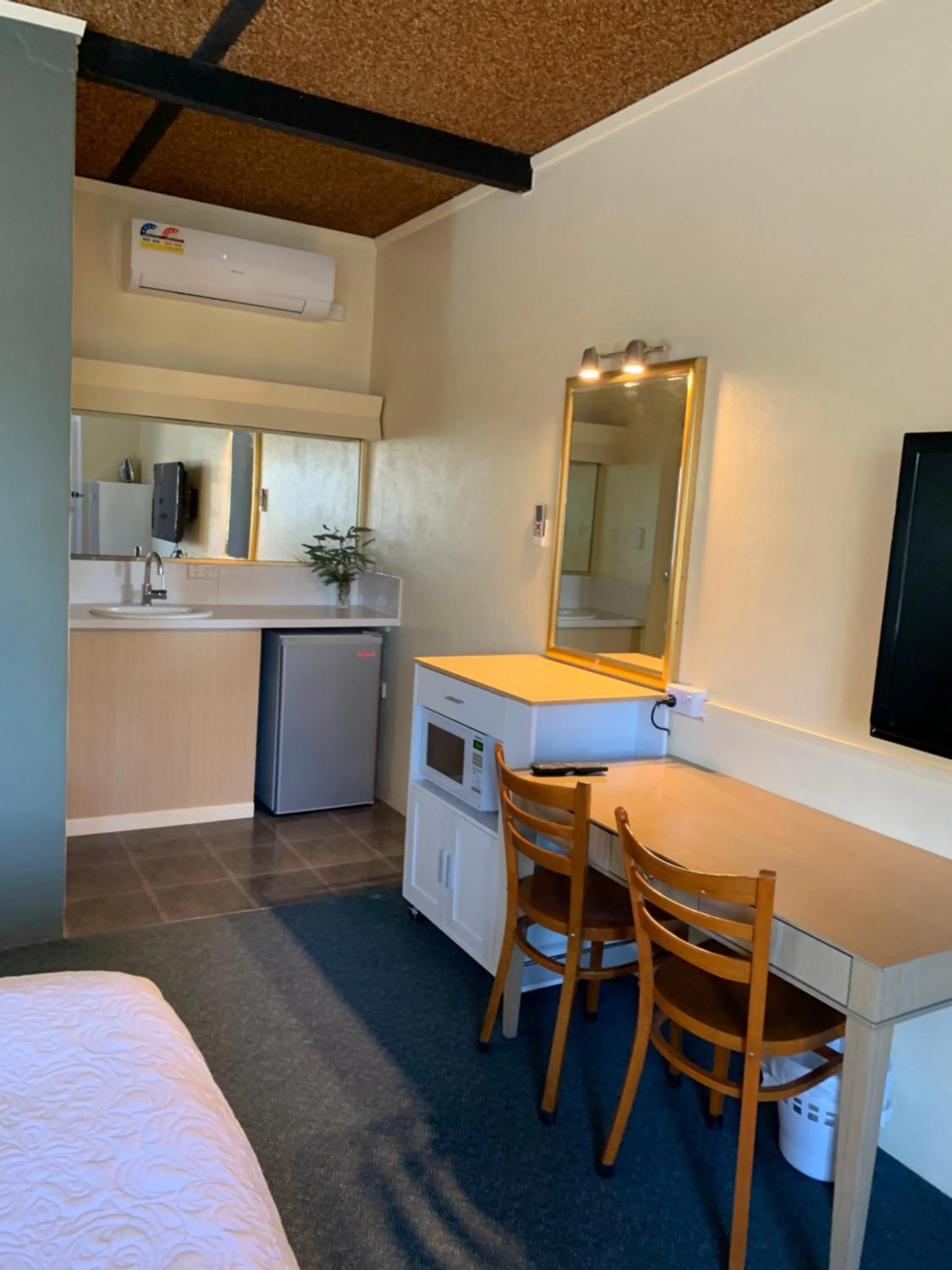 Dining area in Temora Motel