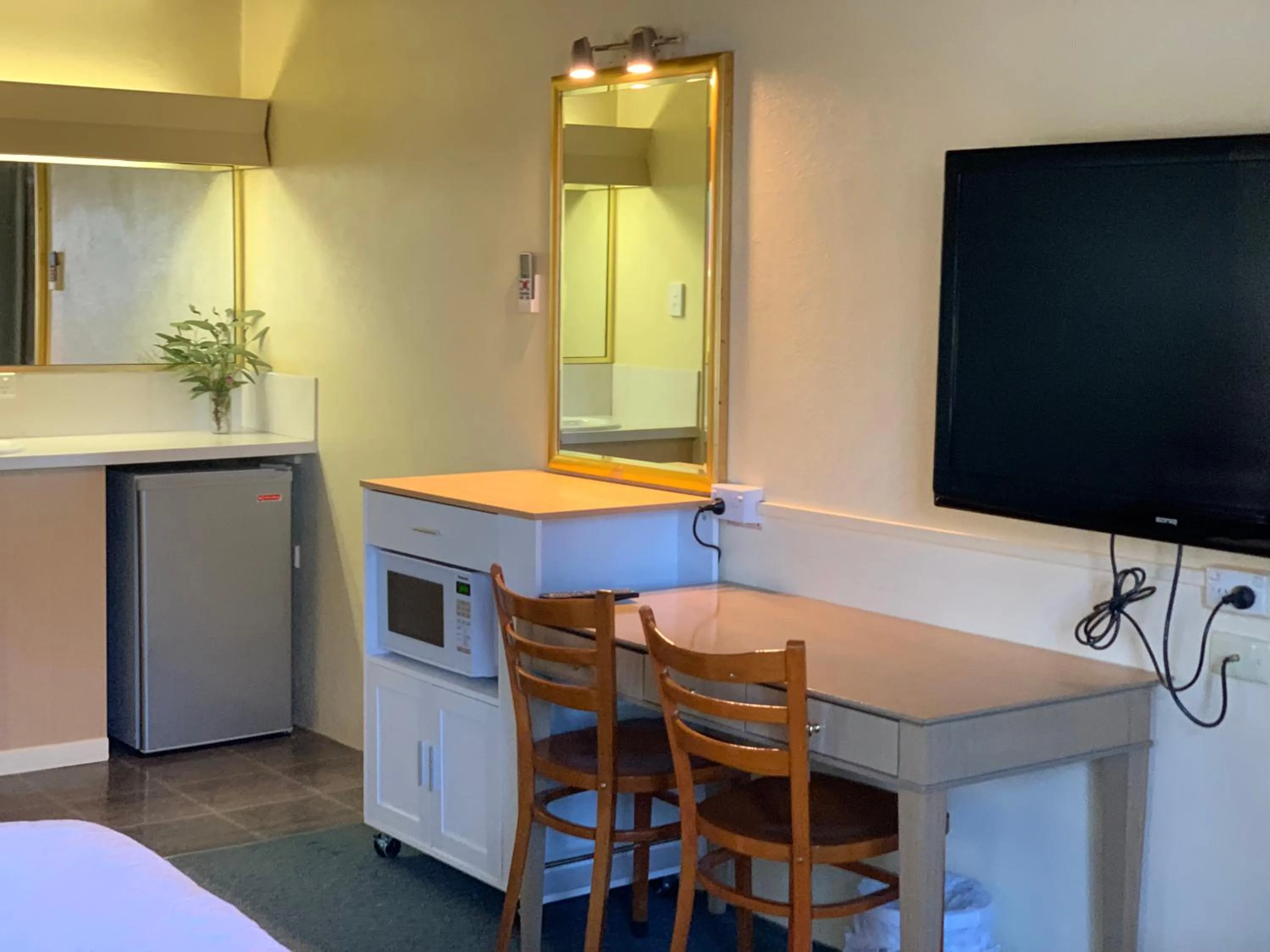 Photo of the whole room in Temora Motel