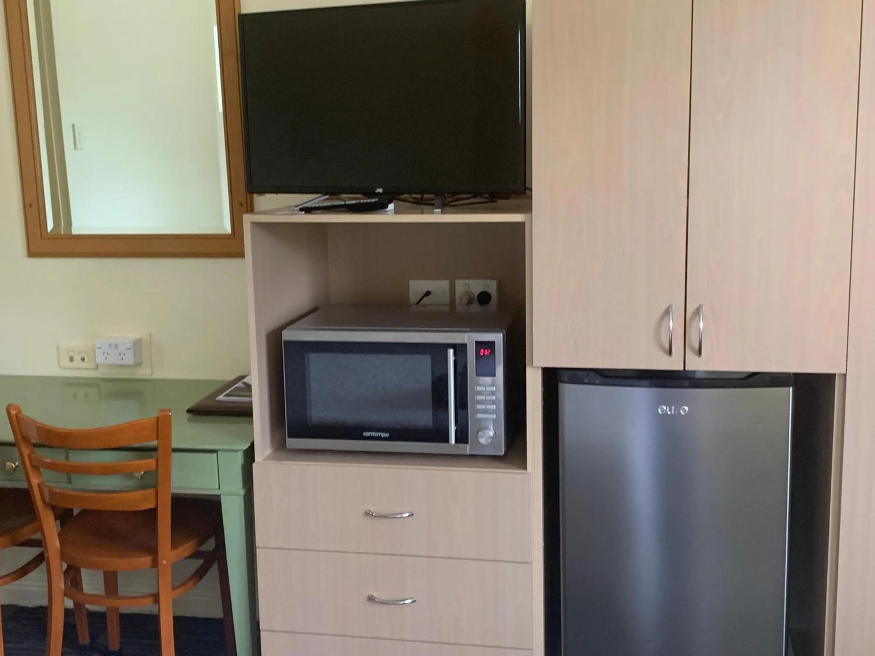 Kitchen or kitchenette in Temora Motel