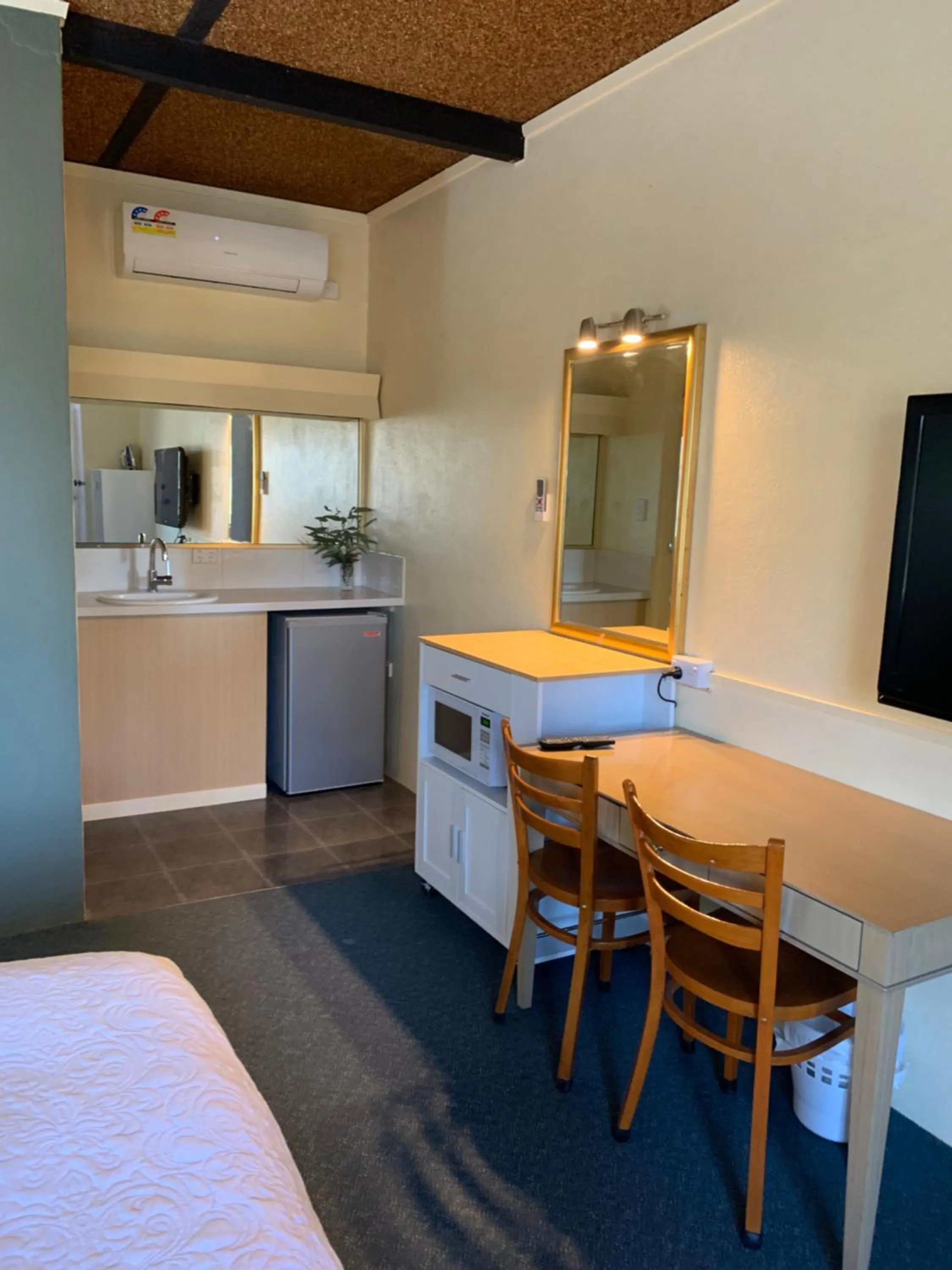 Dining area in Temora Motel
