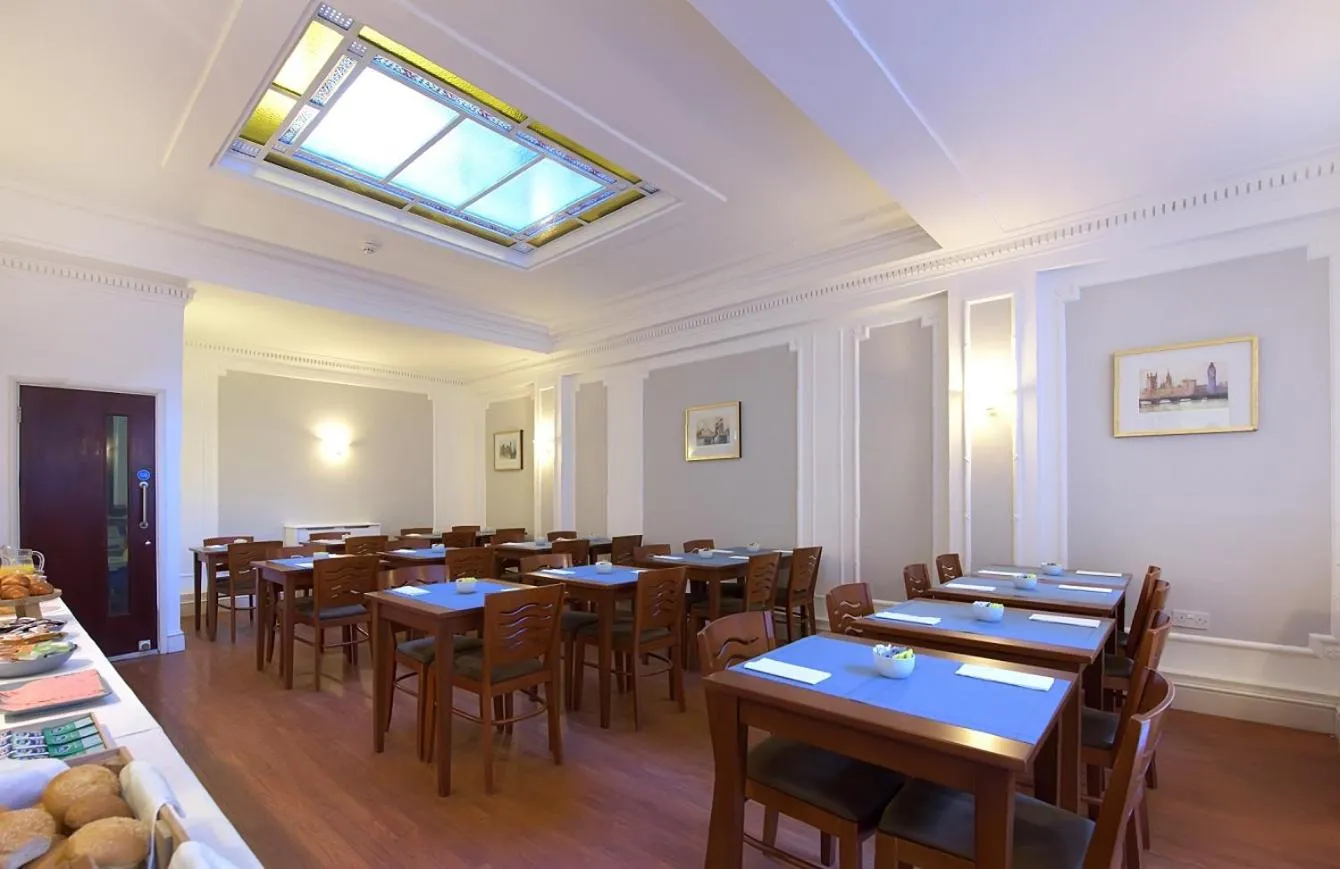 Restaurant/places to eat in Astor Court Hotel