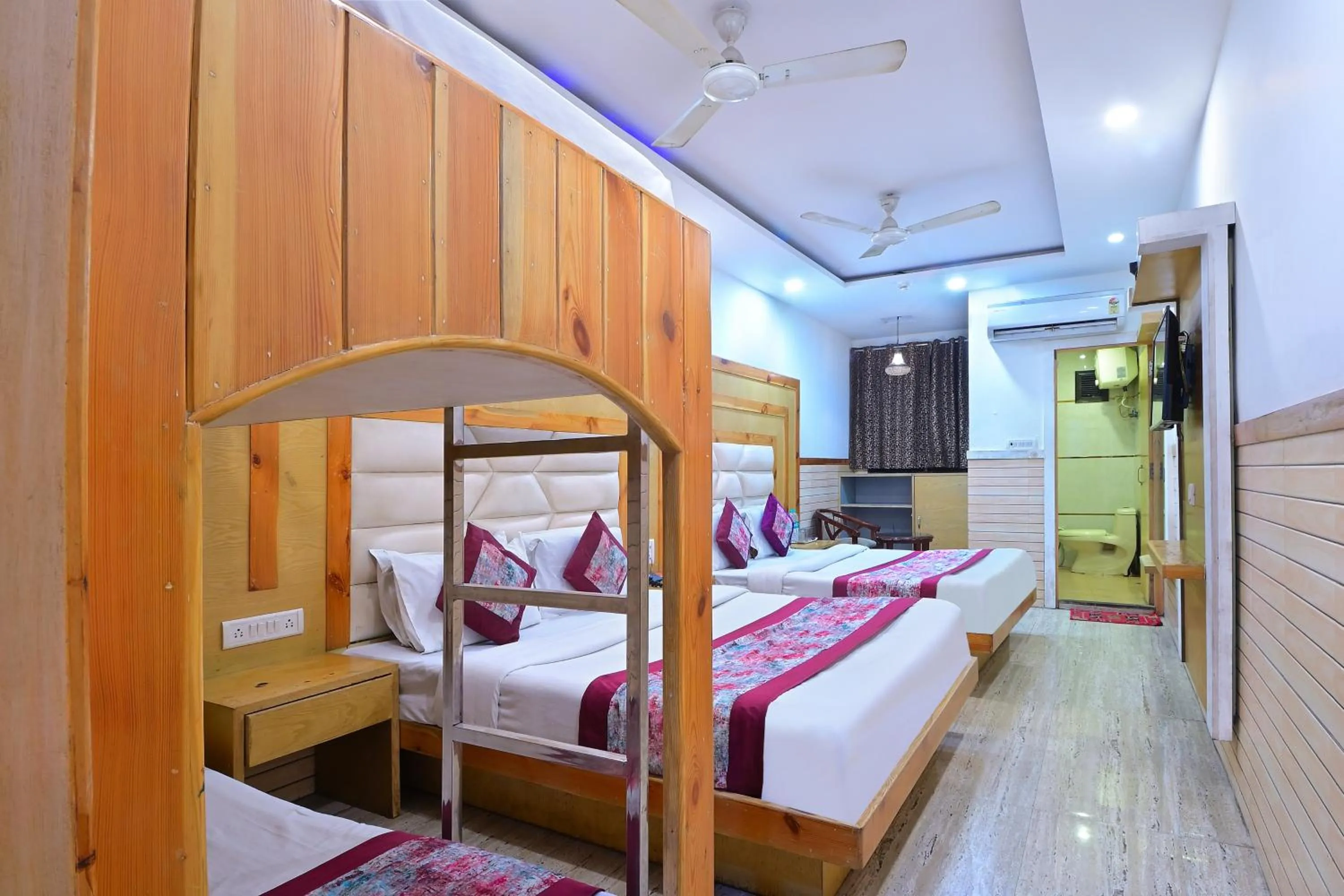 Bedroom, Bed in Hotel Glow Inn Paharganj-3 Mins Walk From New Delhi Railway Station