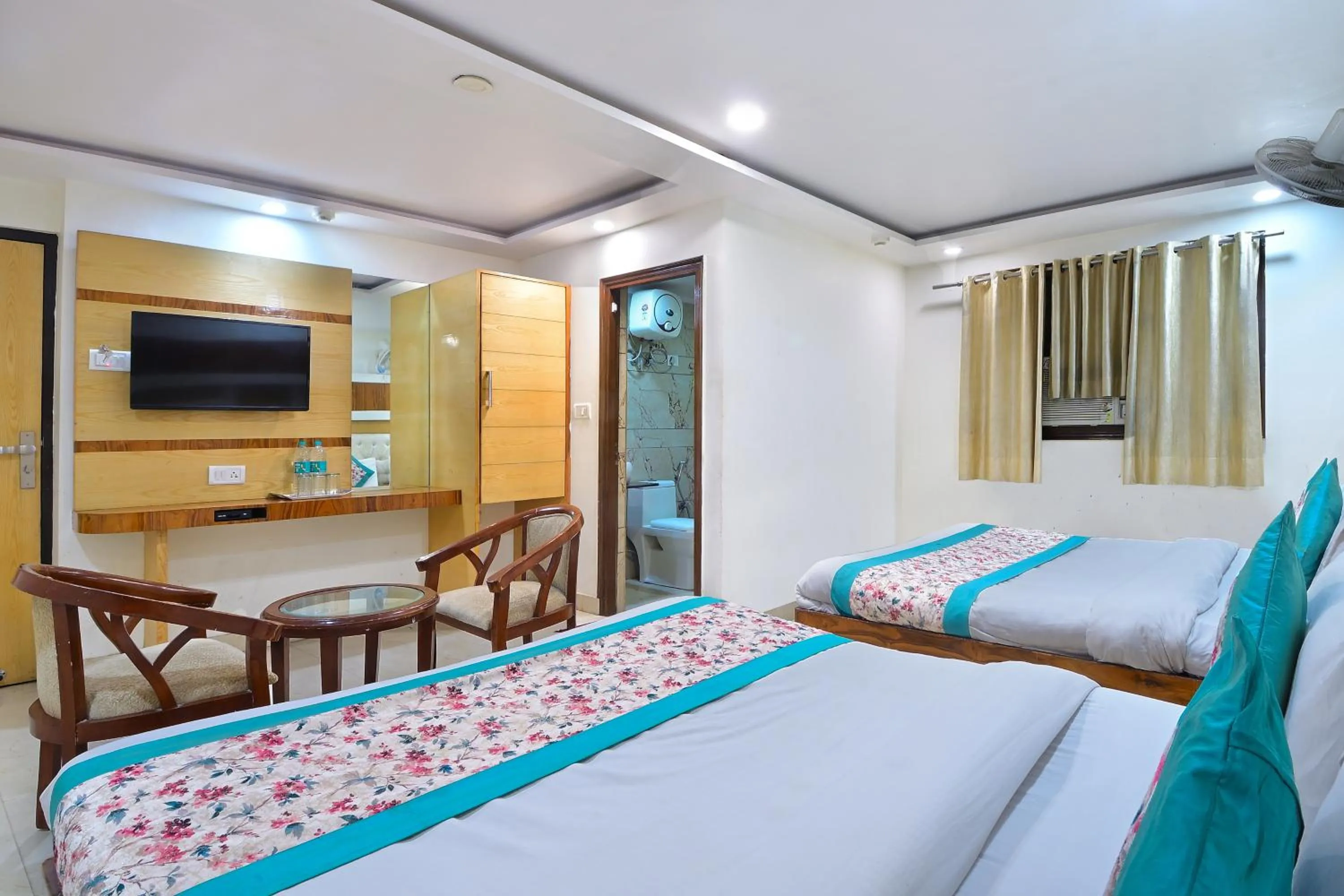 Bedroom, Bed in Hotel Glow Inn Paharganj-3 Mins Walk From New Delhi Railway Station