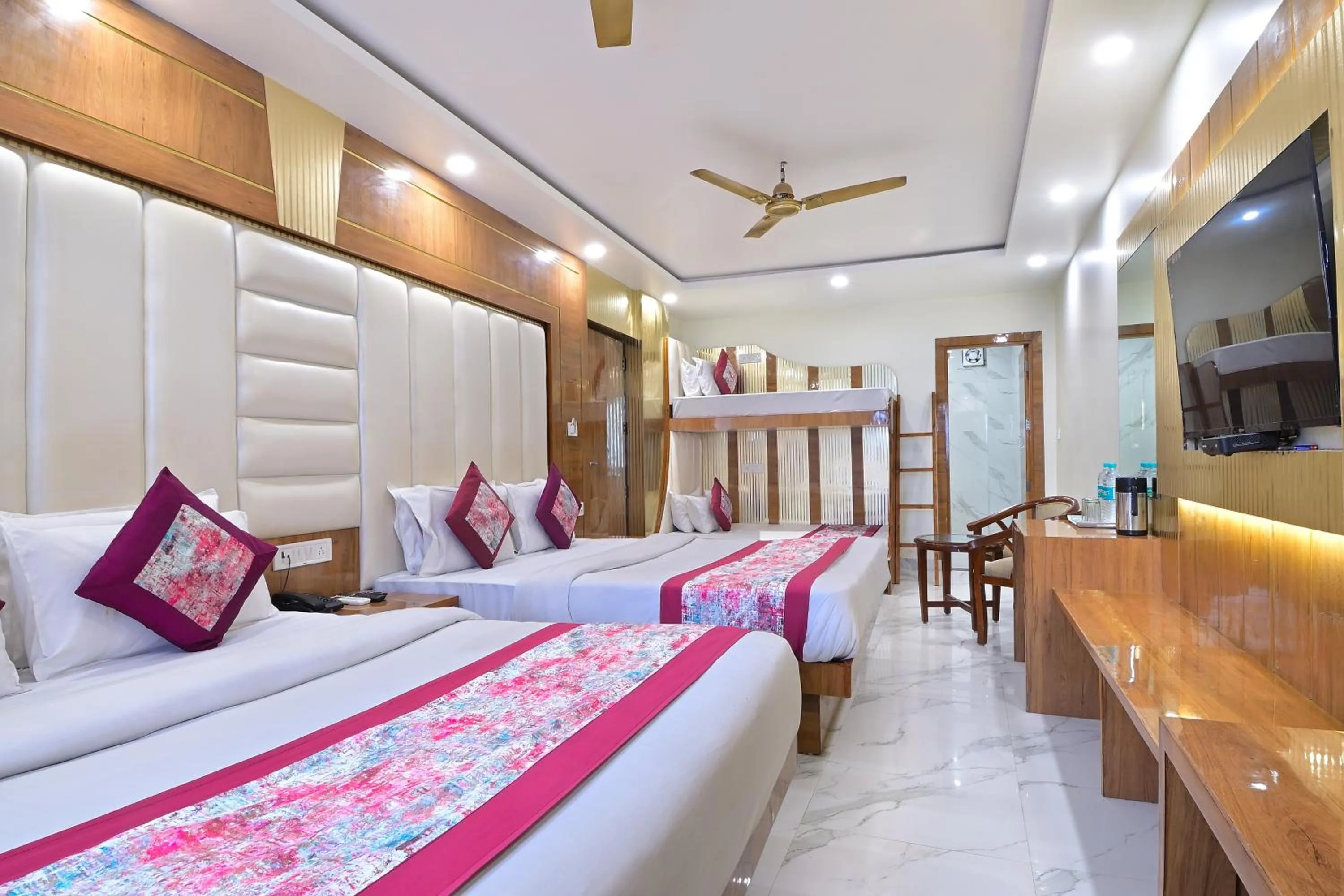 Bedroom, Bed in Hotel Glow Inn Paharganj-3 Mins Walk From New Delhi Railway Station