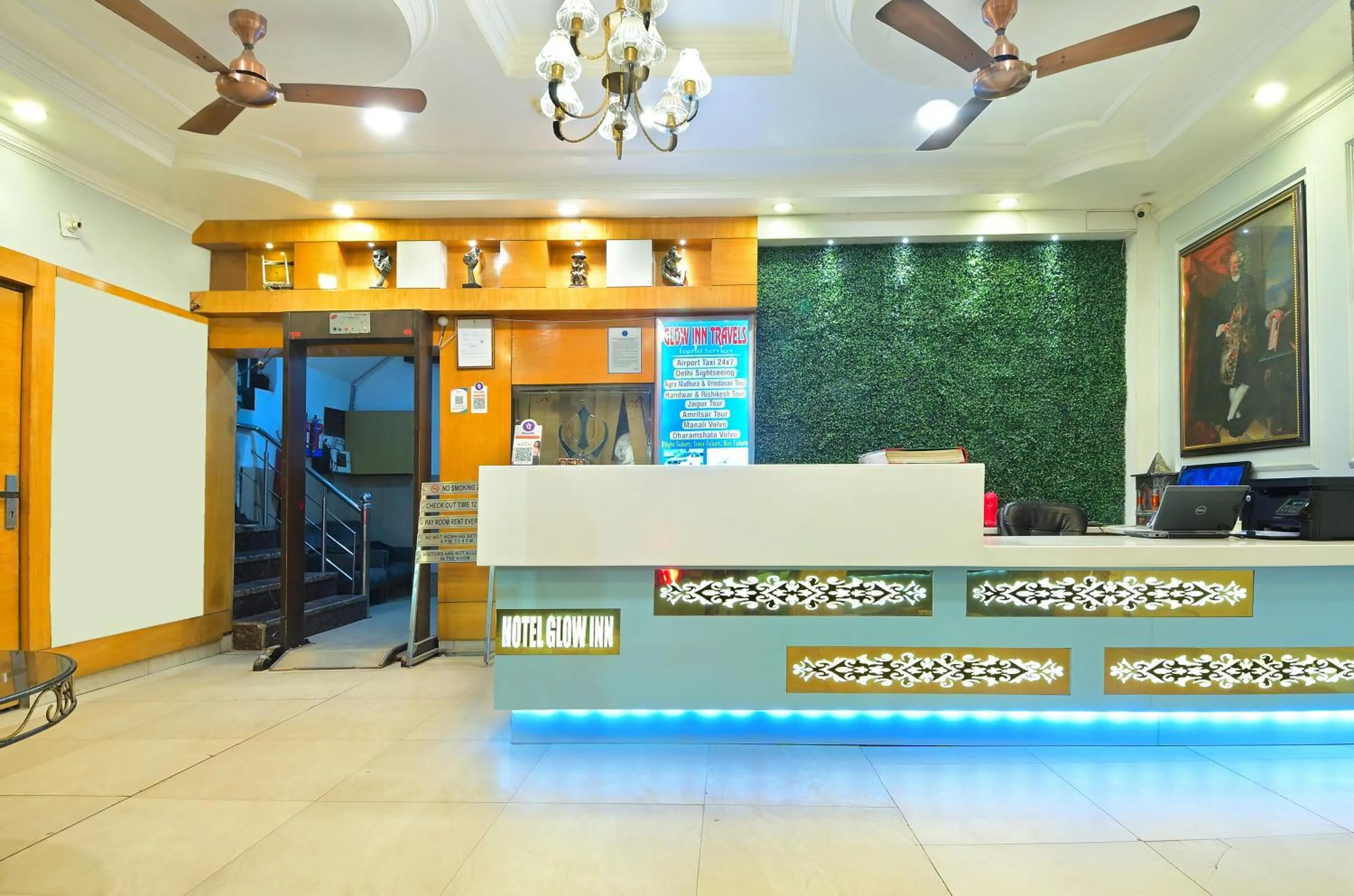 Lobby or reception in Hotel Glow Inn Paharganj-3 Mins Walk From New Delhi Railway Station