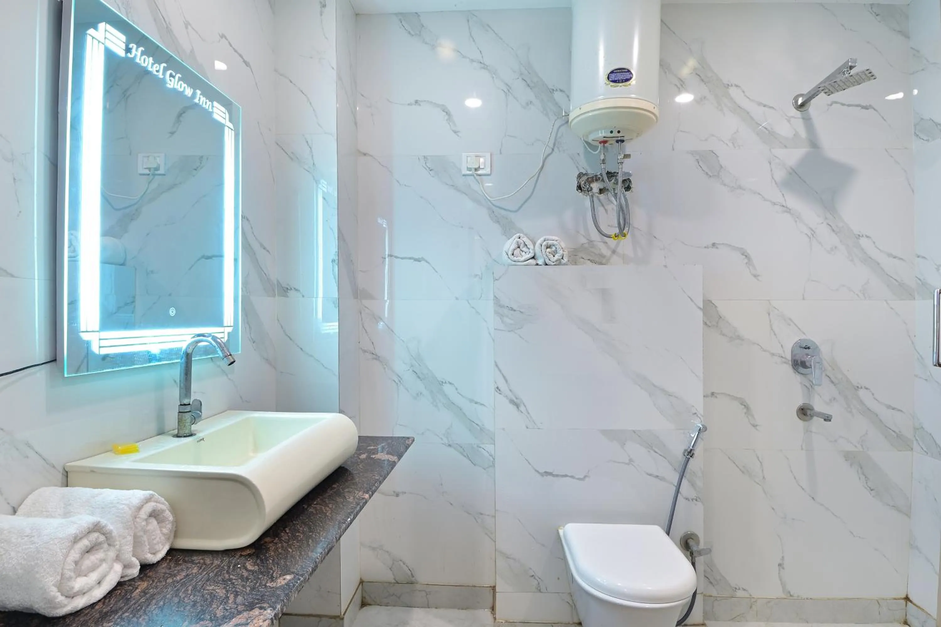 Bathroom in Hotel Glow Inn Paharganj-3 Mins Walk From New Delhi Railway Station