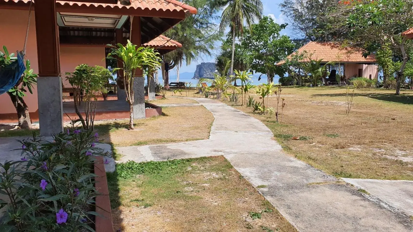 One-Bedroom Bungalow in Koh Ngai Kaimuk Thong Resort One-Bedroom Bungalow in Koh Ngai Kaimuk Thong Resort