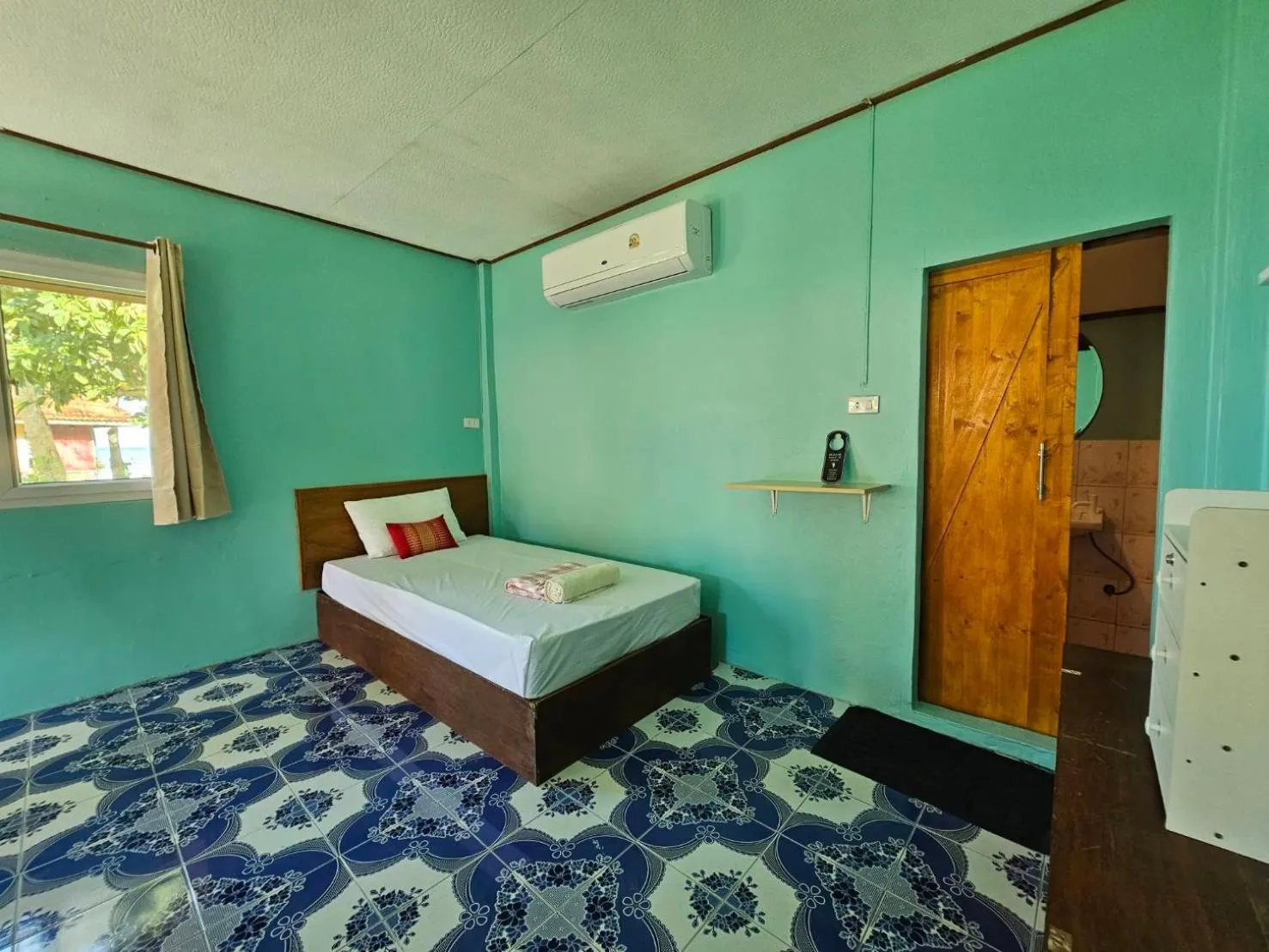 Bed in Koh Ngai Kaimuk Thong Resort