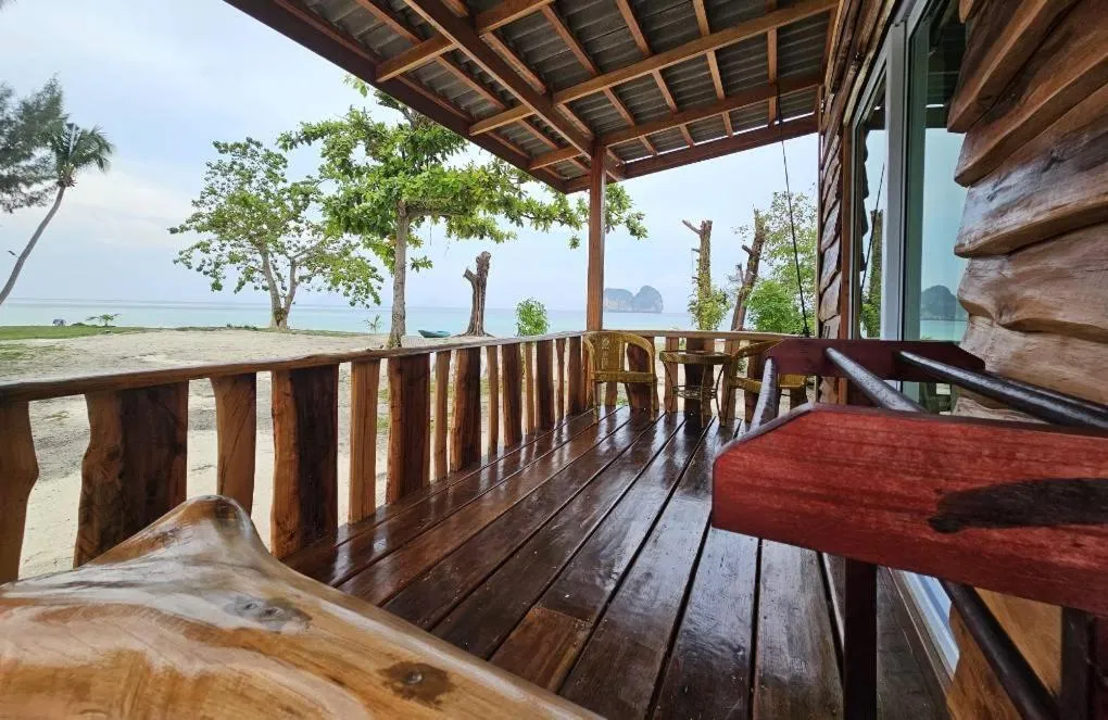 Koh Ngai Kaimuk Thong Resort