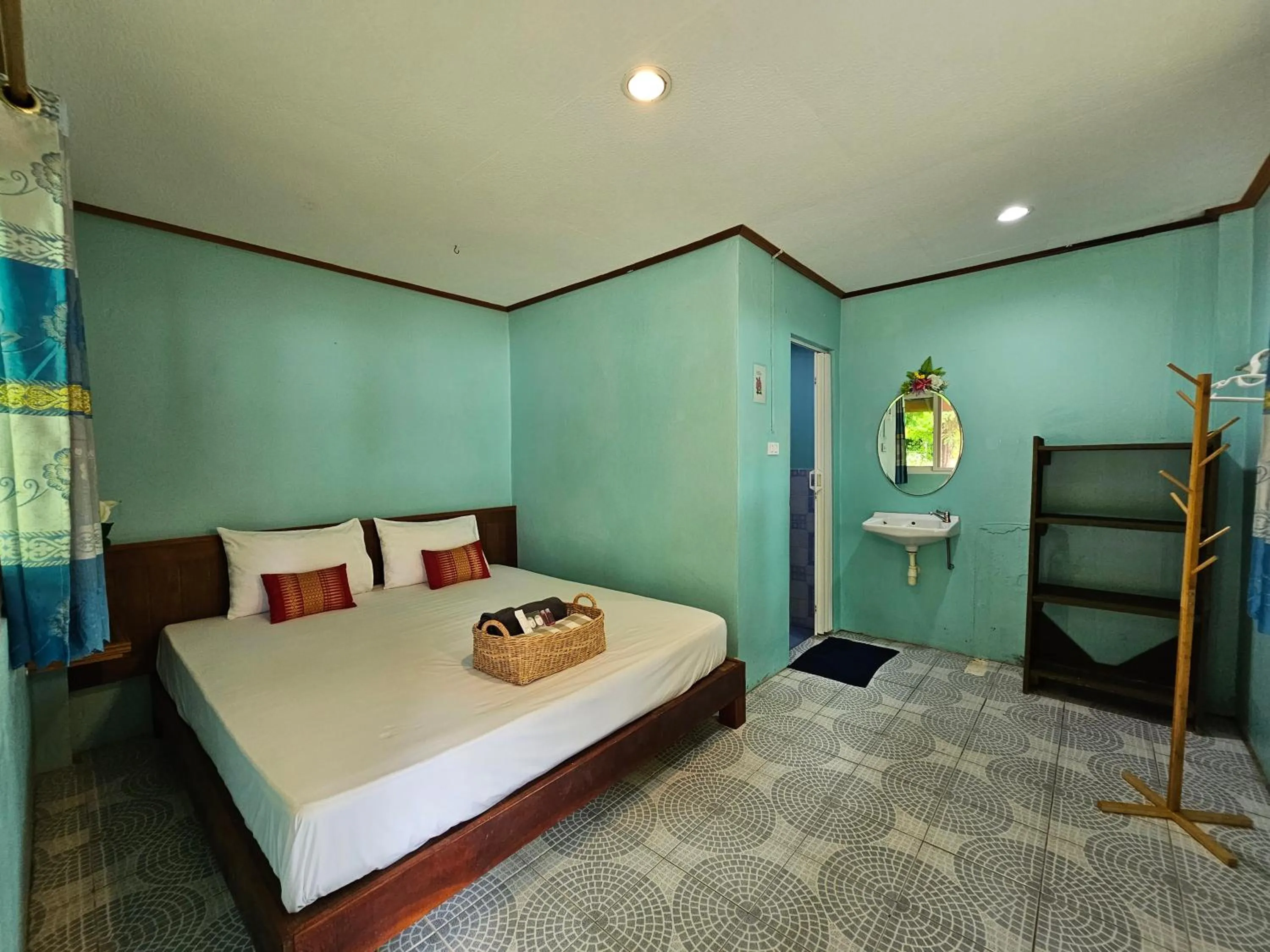 Bed in Koh Ngai Kaimuk Thong Resort