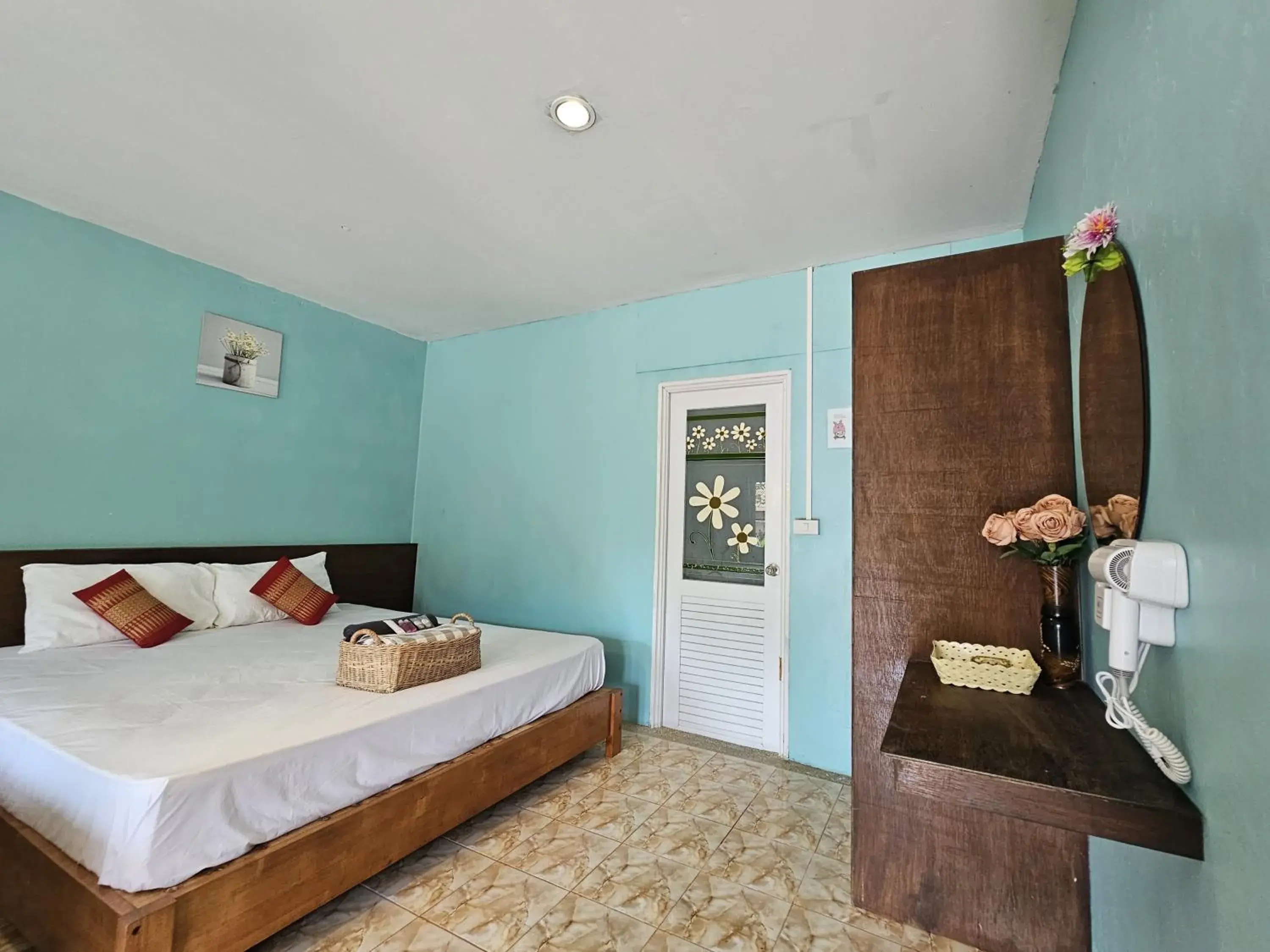 Deluxe Family Room with air conditioner in Koh Ngai Kaimuk Thong Resort Deluxe Family Room with air conditioner in Koh Ngai Kaimuk Thong Resort