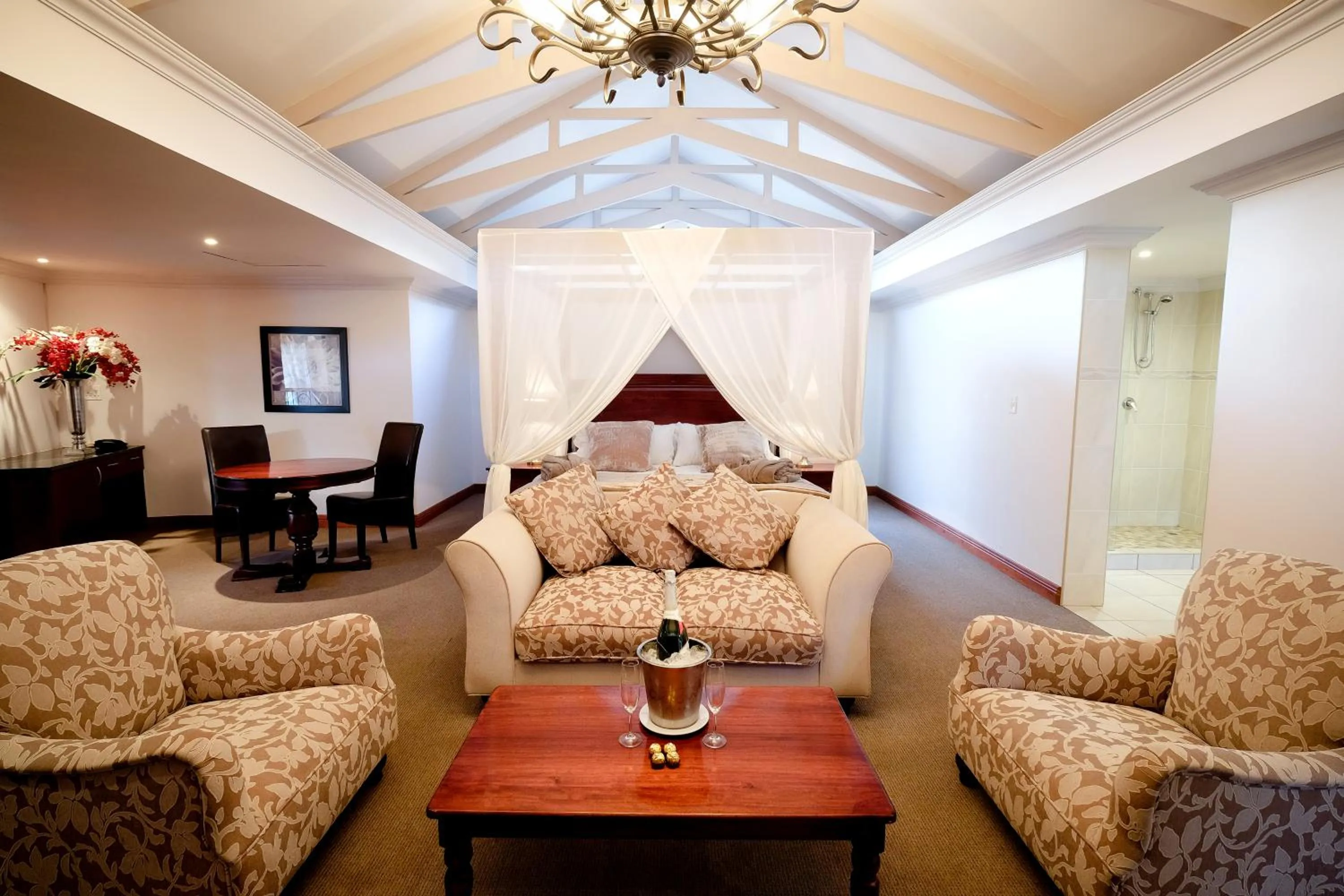 Deluxe King Room - single occupancy in Oxbow Country Estate