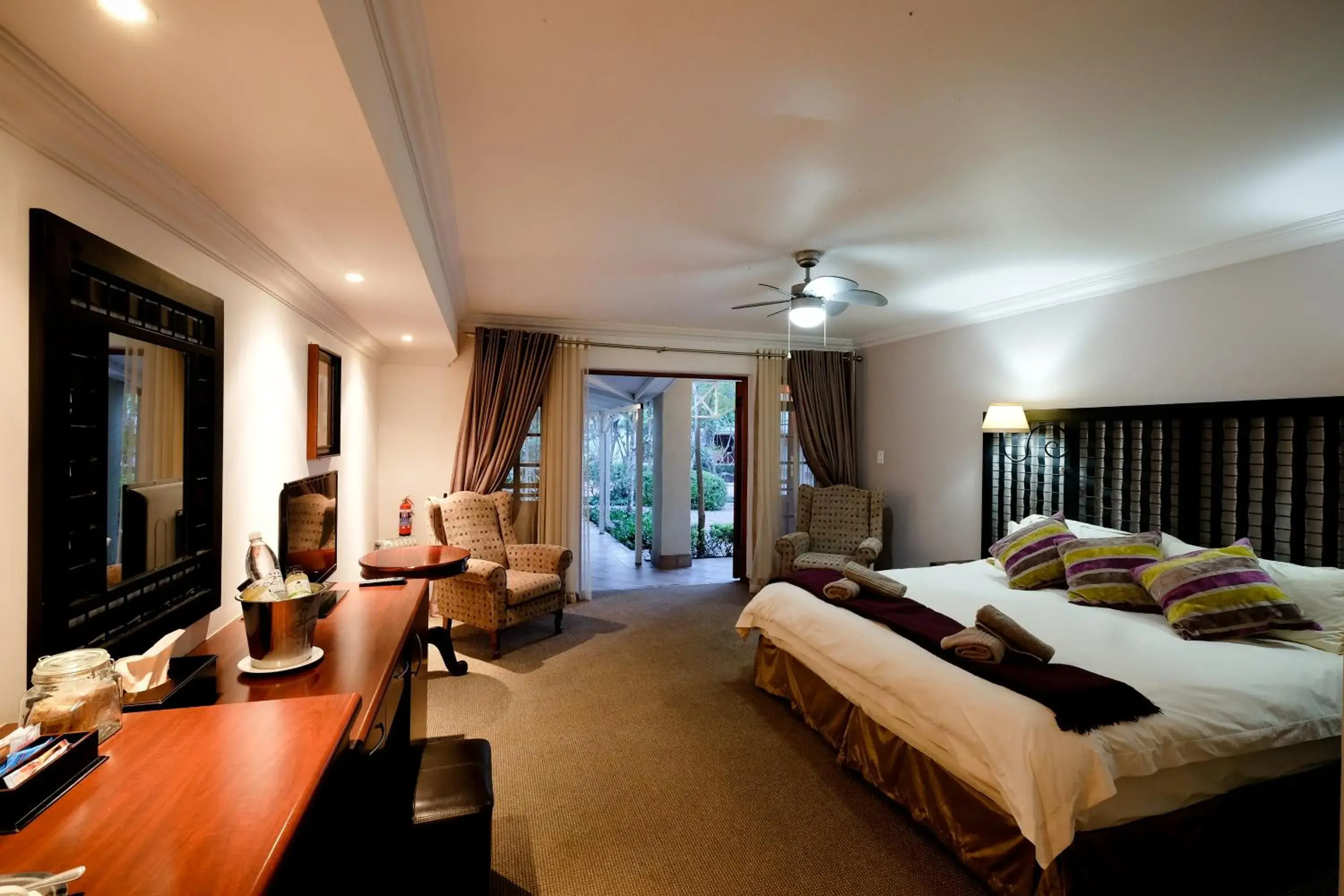Superior King Room - single occupancy in Oxbow Country Estate Superior King Room - single occupancy in Oxbow Country Estate