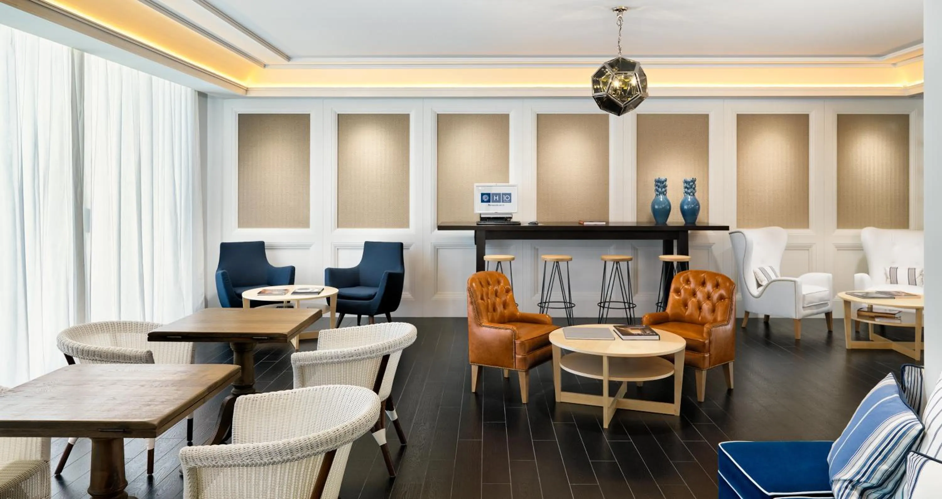 Lounge or bar in H10 Delfín - Adults Only