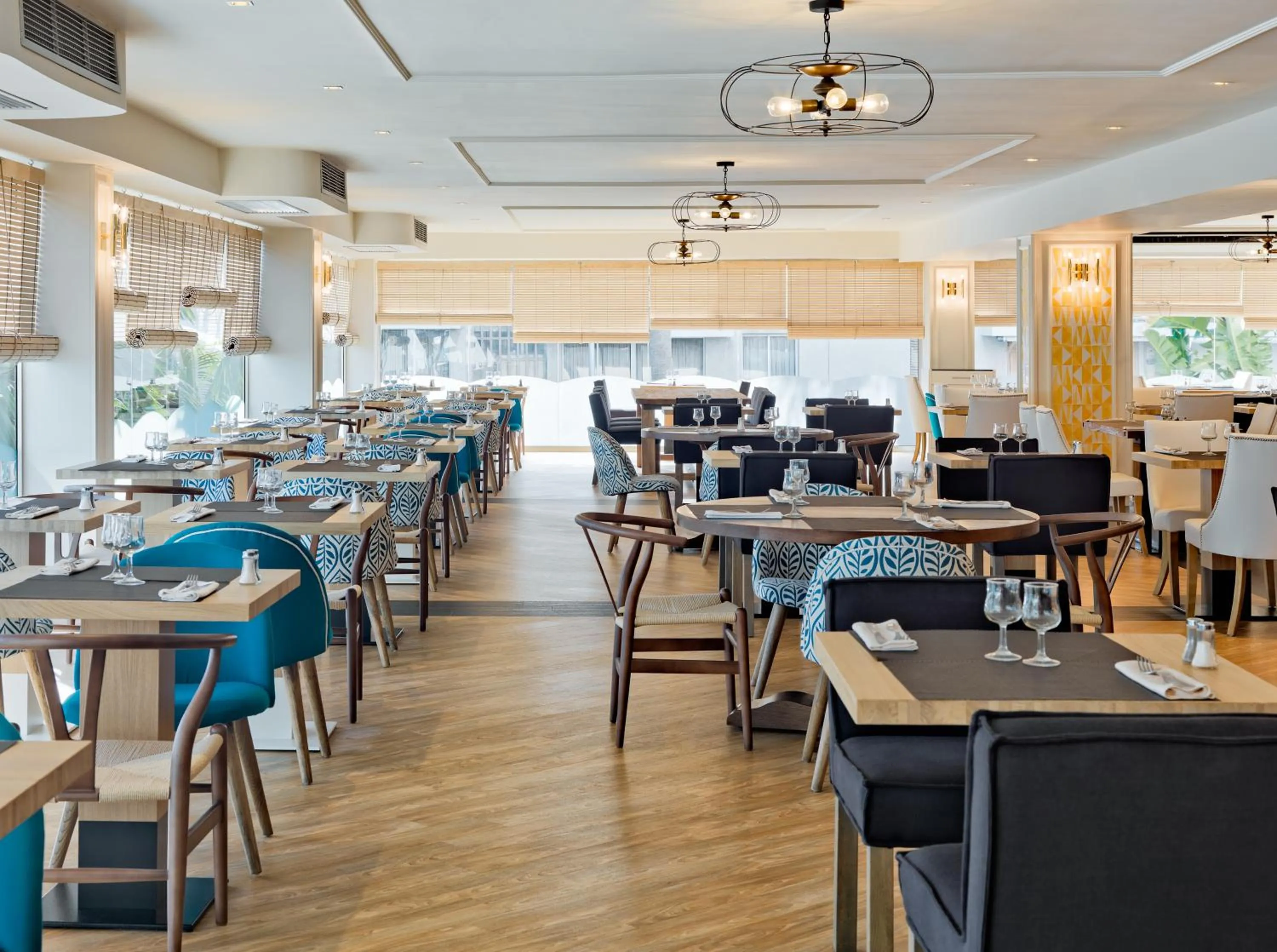 Restaurant/places to eat in H10 Delfín - Adults Only