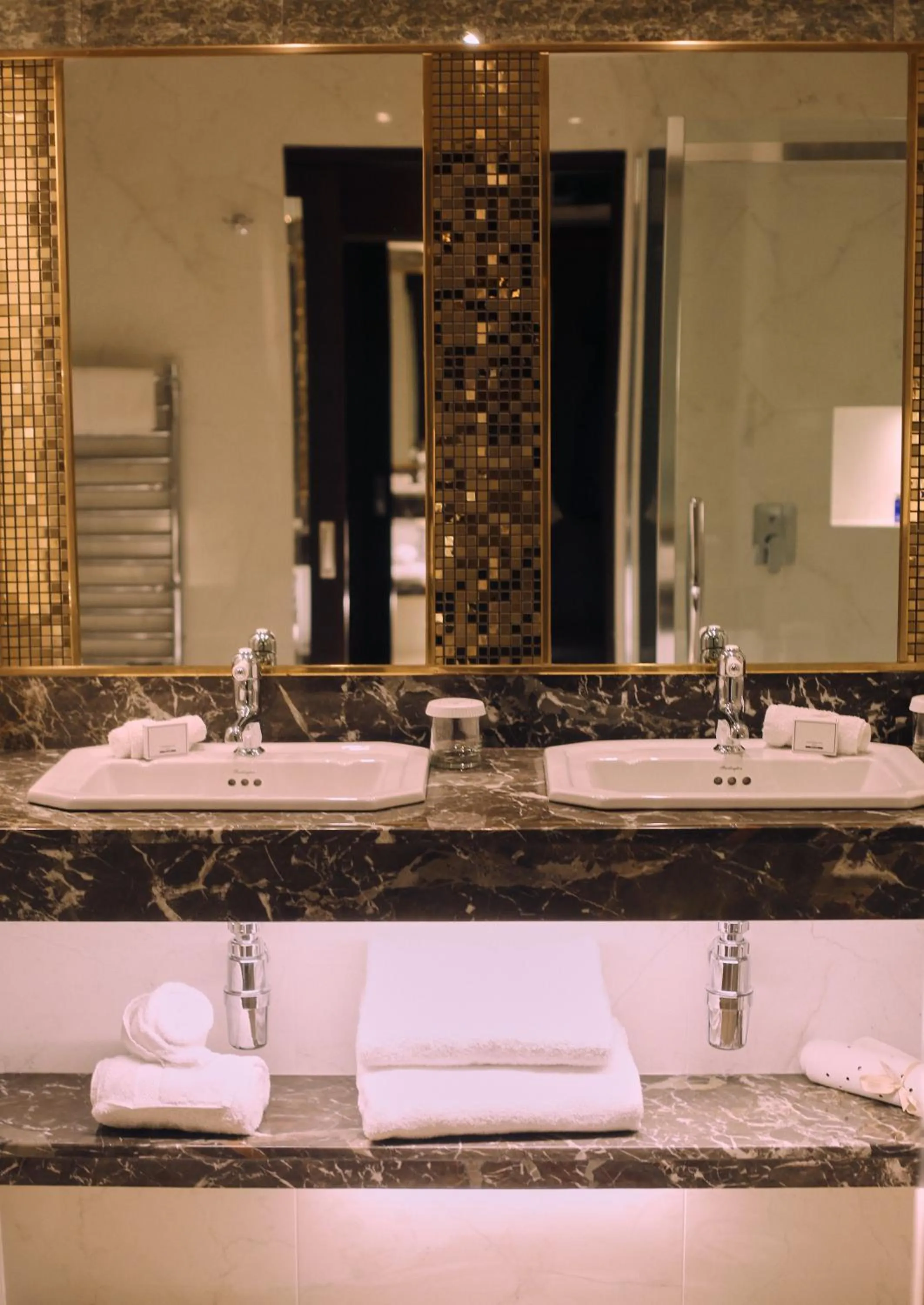 Bathroom in Hayfield Manor