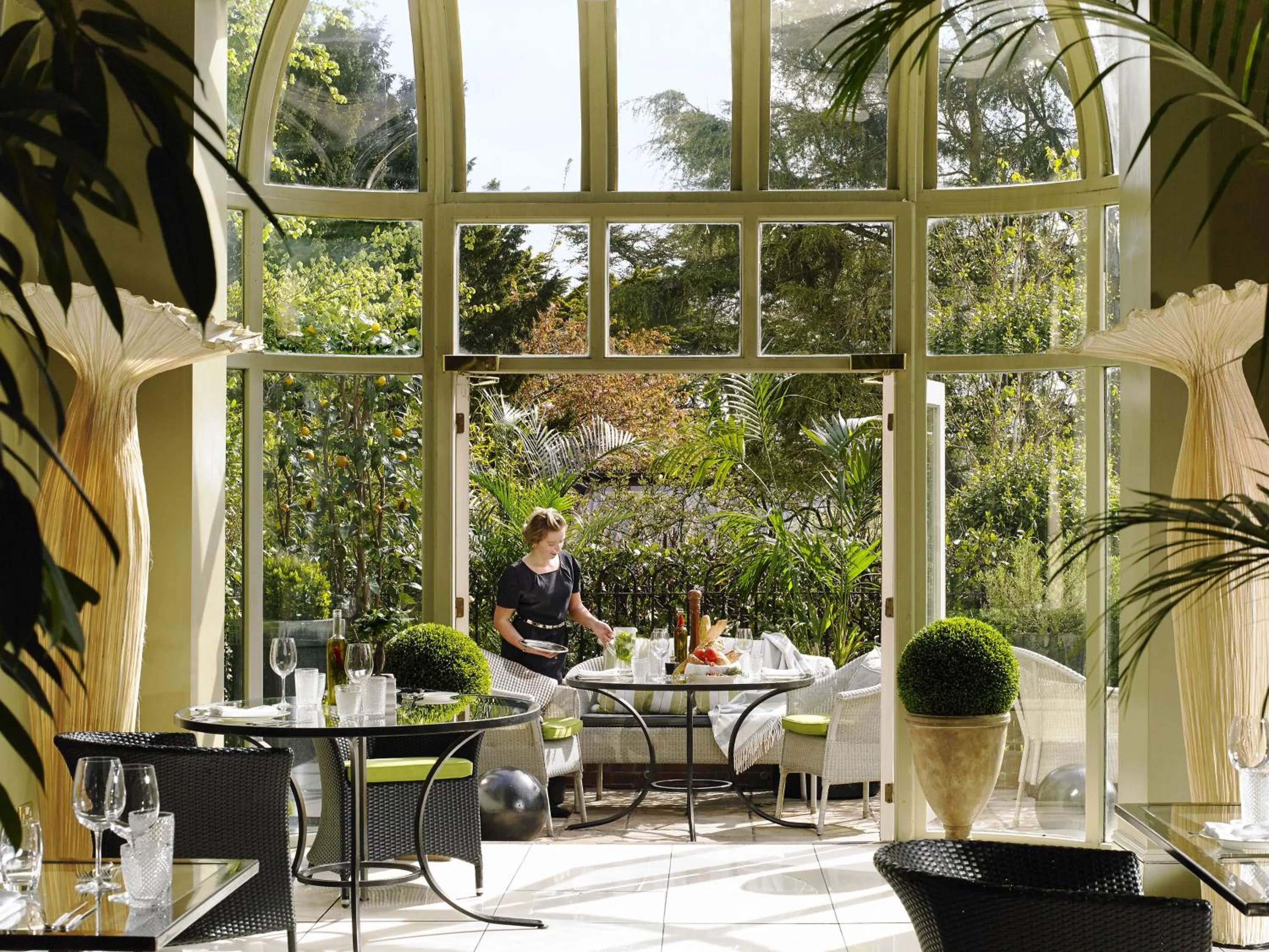 Restaurant/places to eat in Hayfield Manor