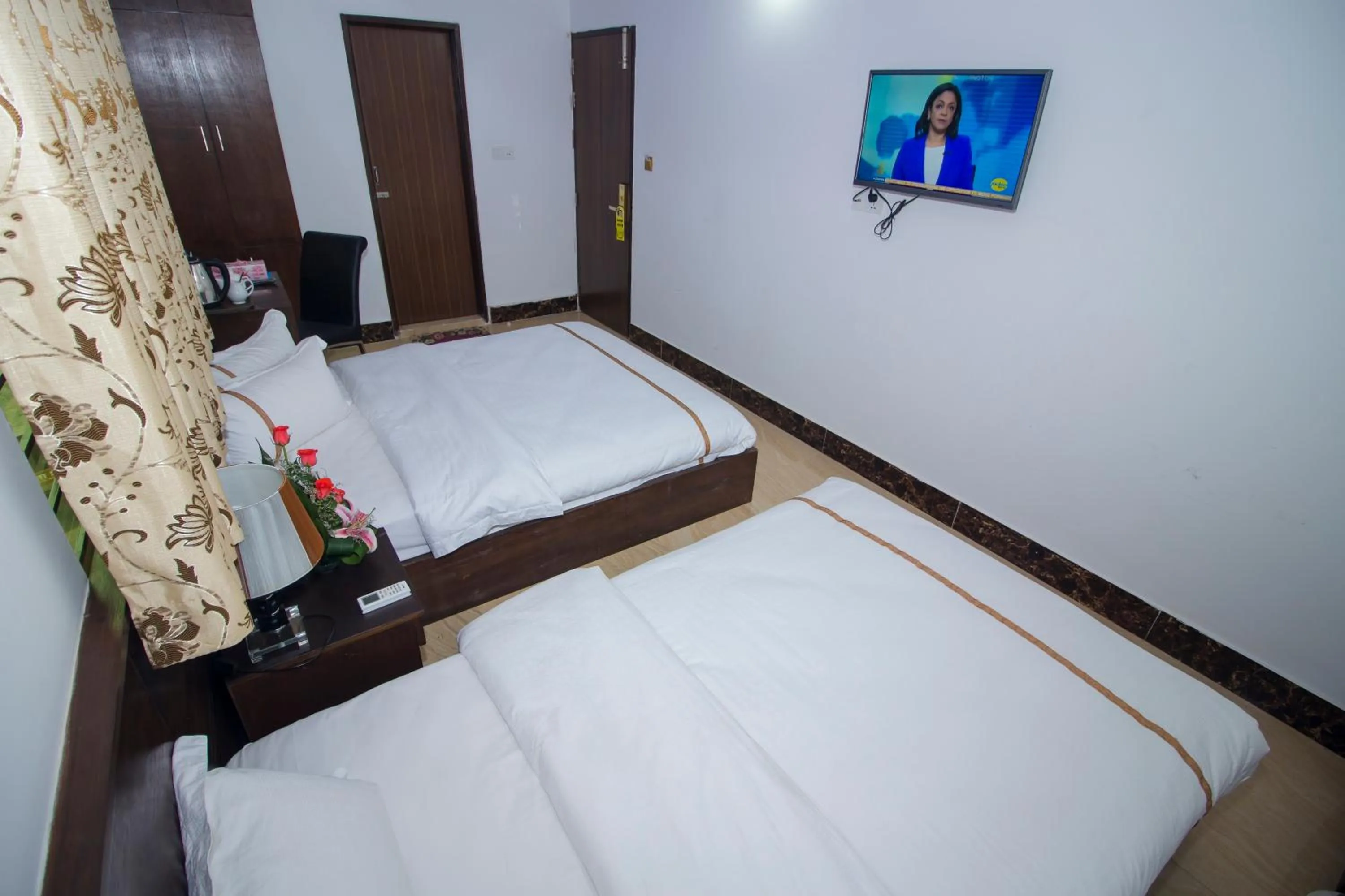 TV and multimedia, Bed in Hotel Progati Inn Ltd.