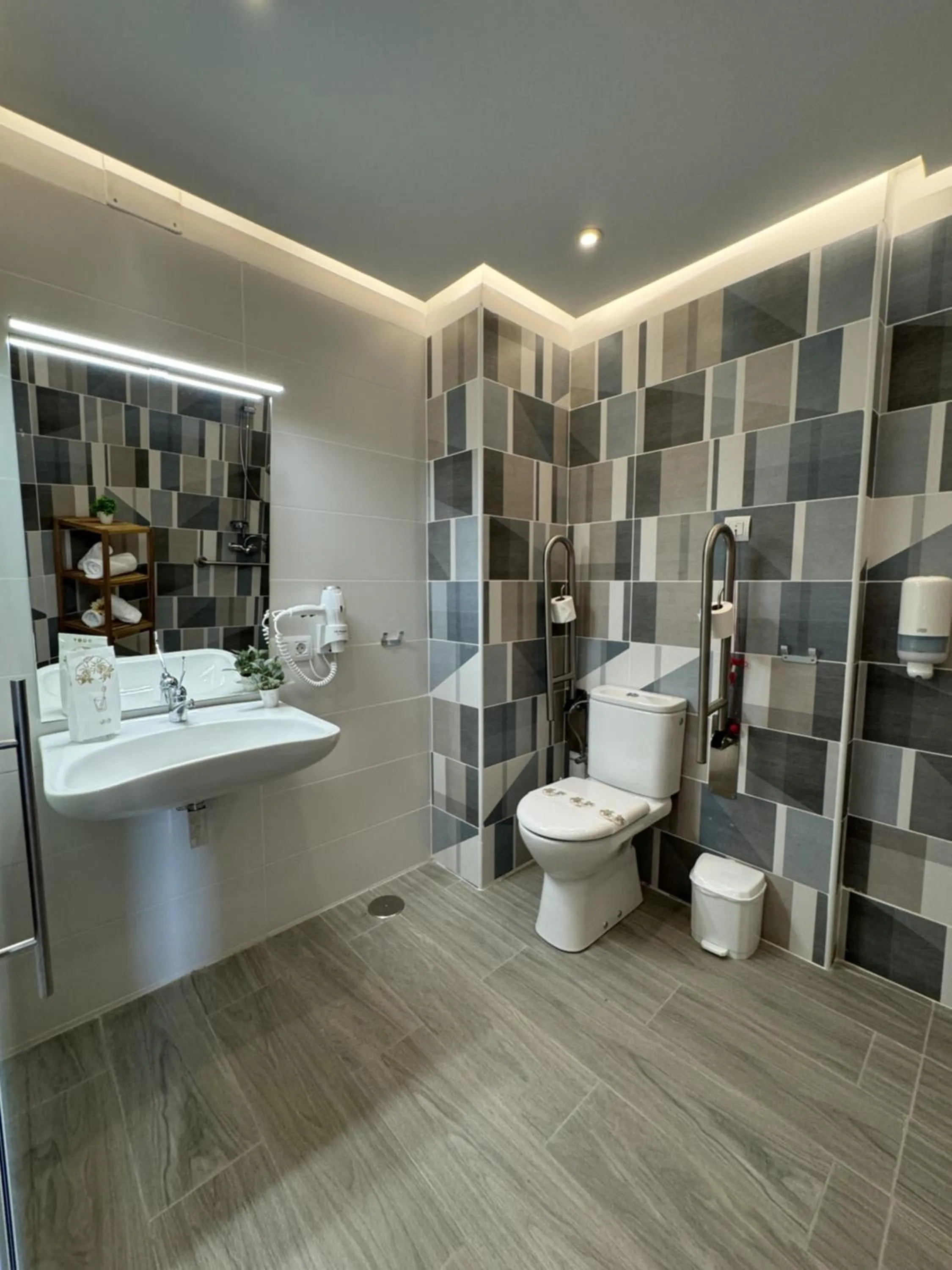 Bathroom in Skyview Hotel Tenerife