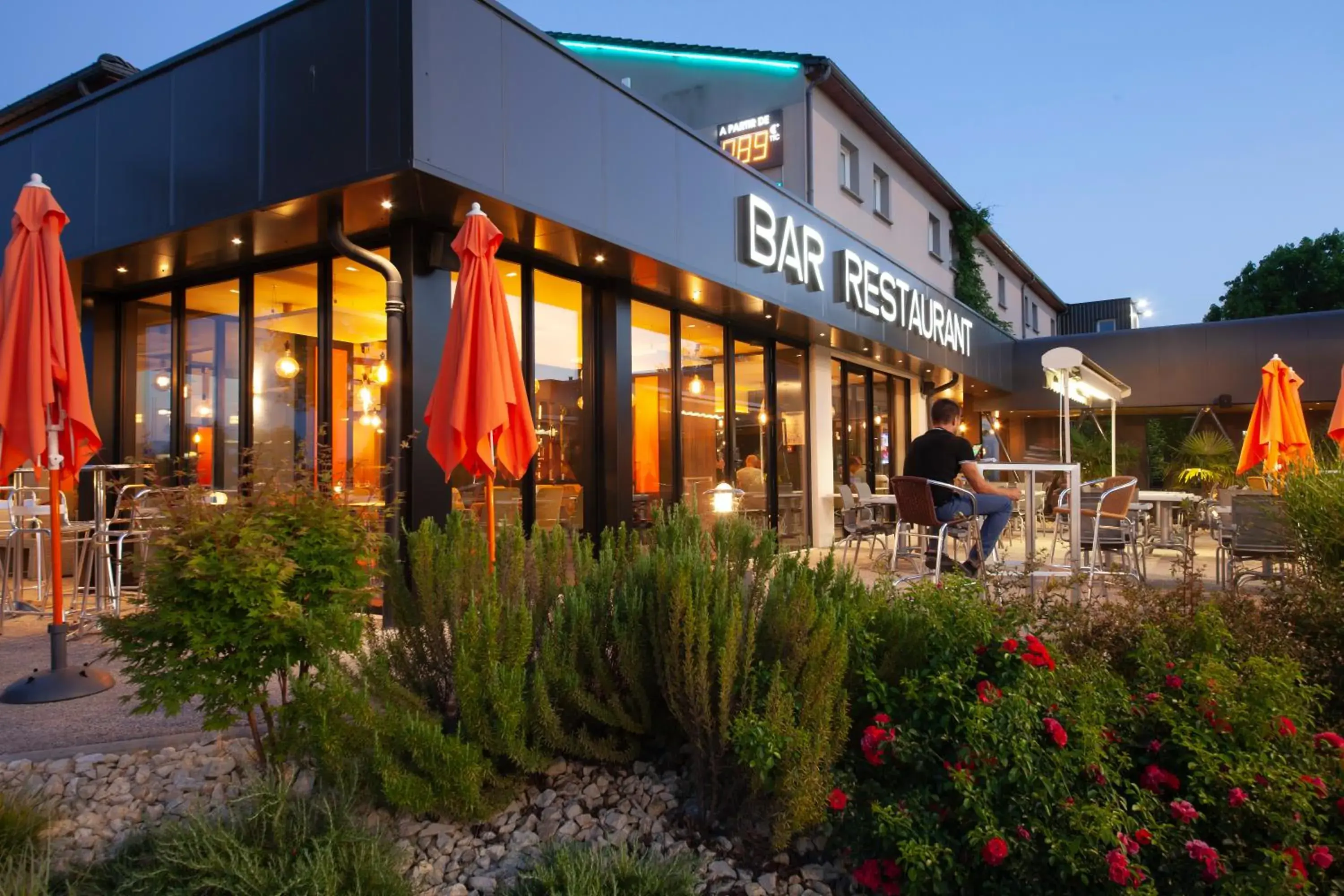 Property building in Kyriad Clermont Ferrand Nord - Riom Property building in Kyriad Clermont Ferrand Nord - Riom