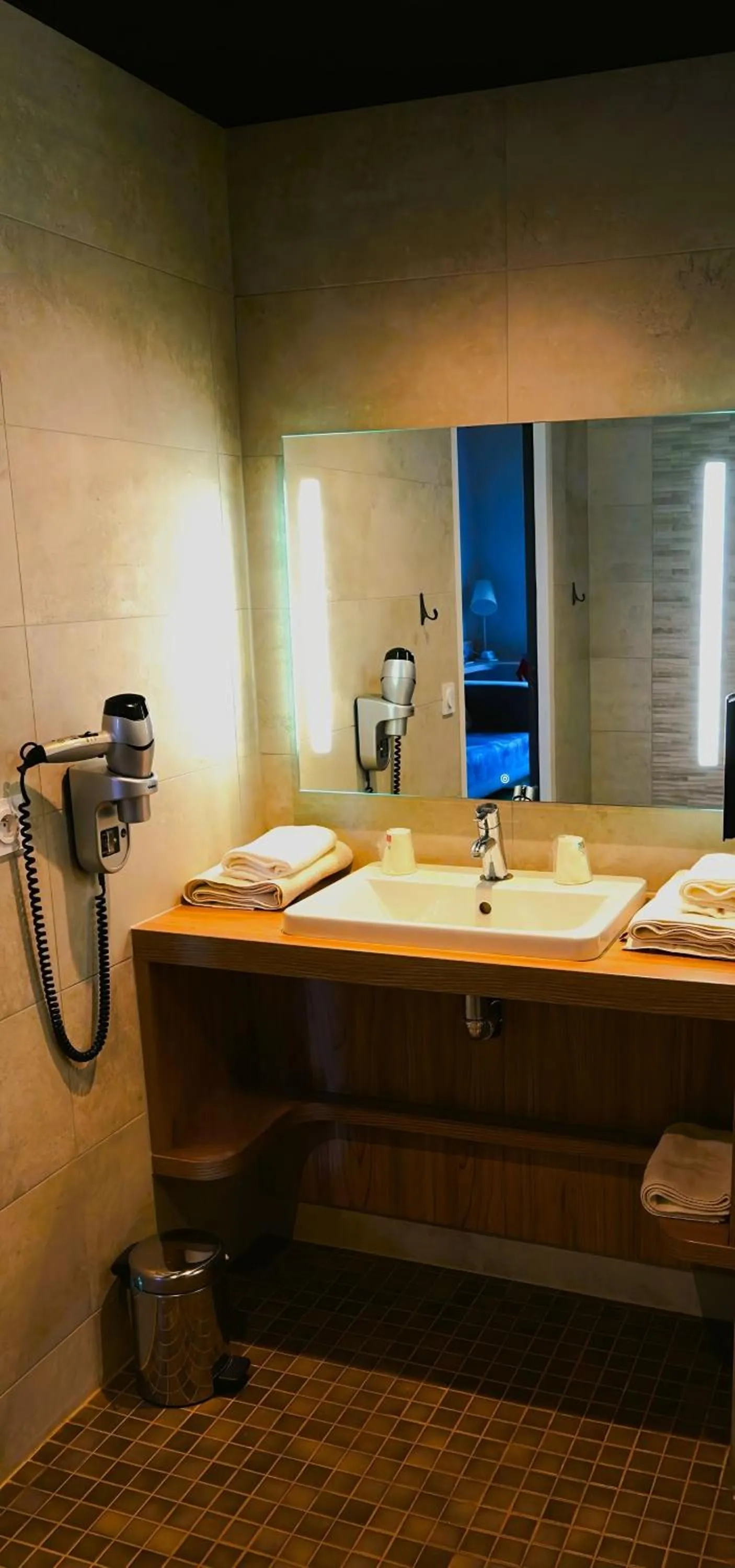 Bathroom in Kyriad Clermont Ferrand Nord - Riom