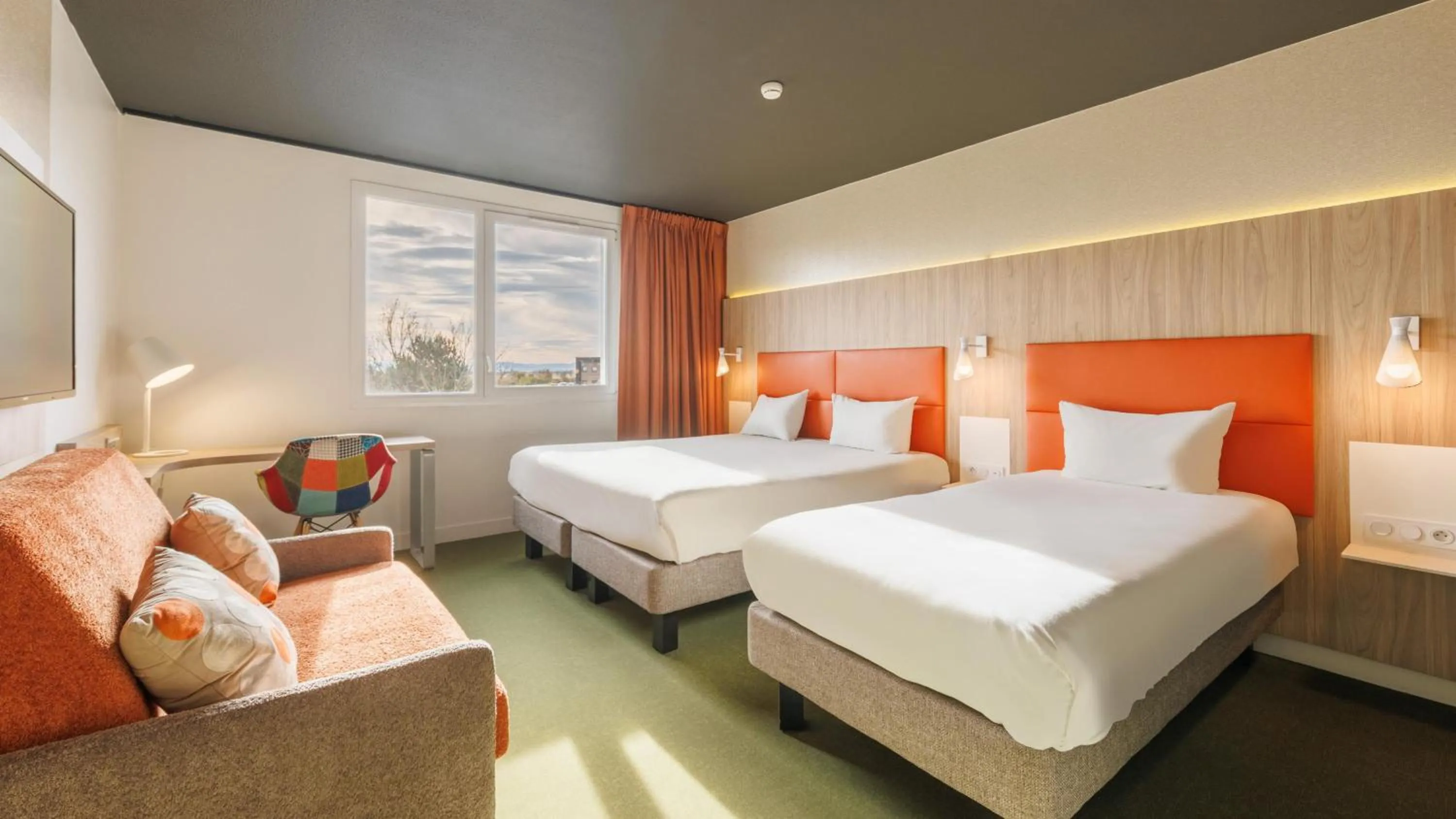 Photo of the whole room, Bed in Kyriad Clermont Ferrand Nord - Riom