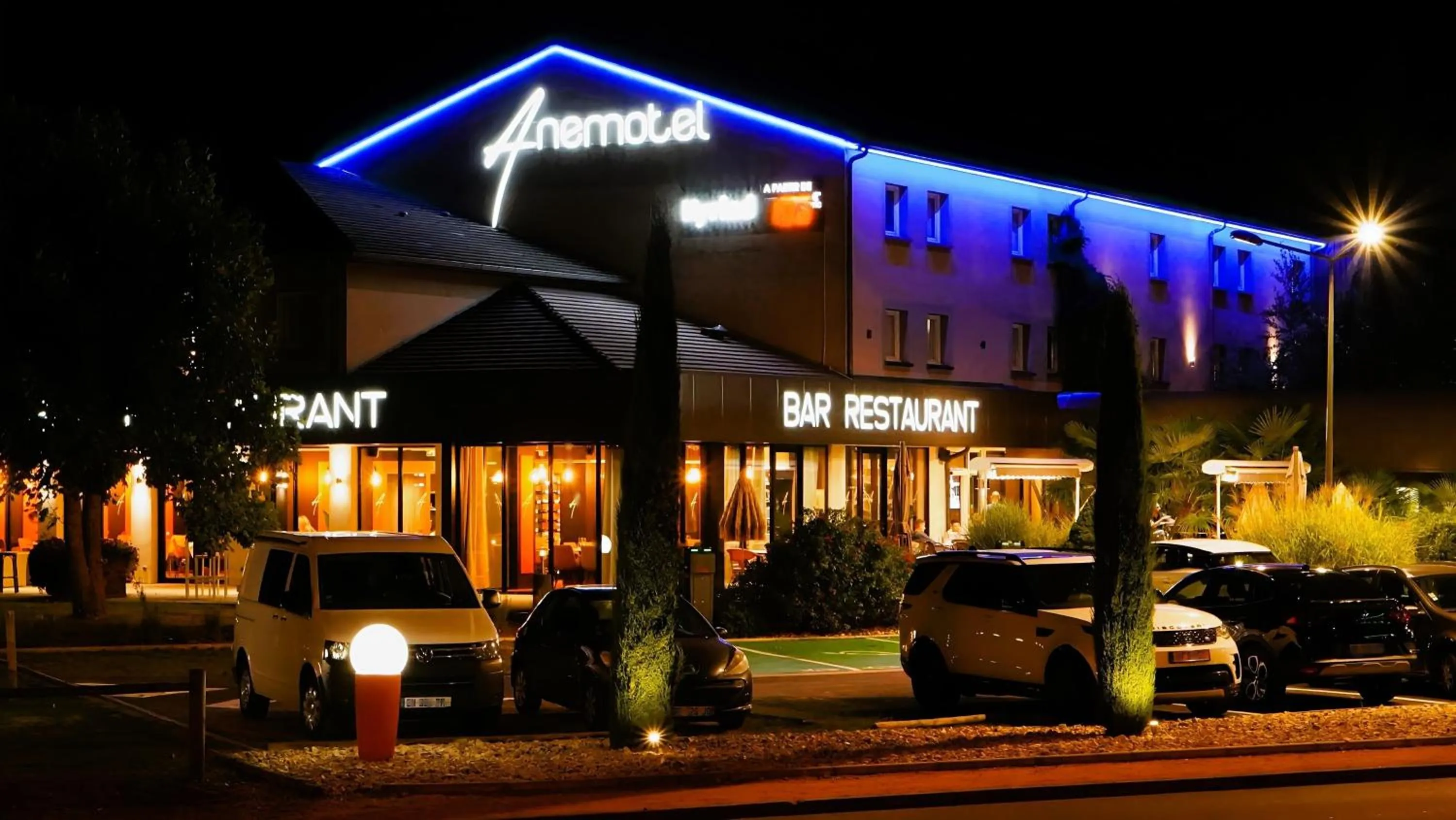 Property building in Kyriad Clermont Ferrand Nord - Riom